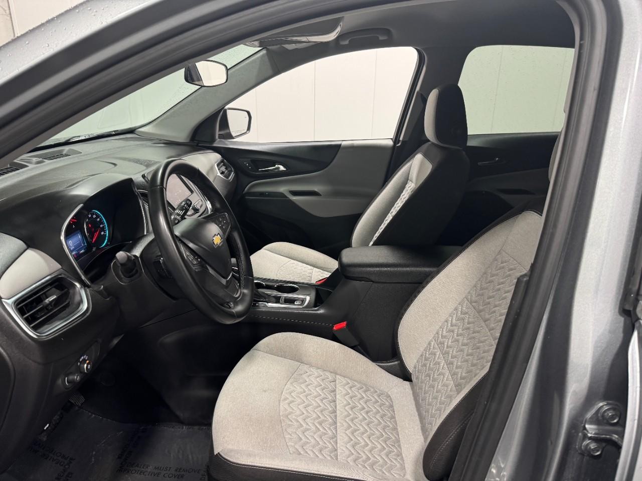 Chevrolet Equinox Vehicle Full-screen Gallery Image 25