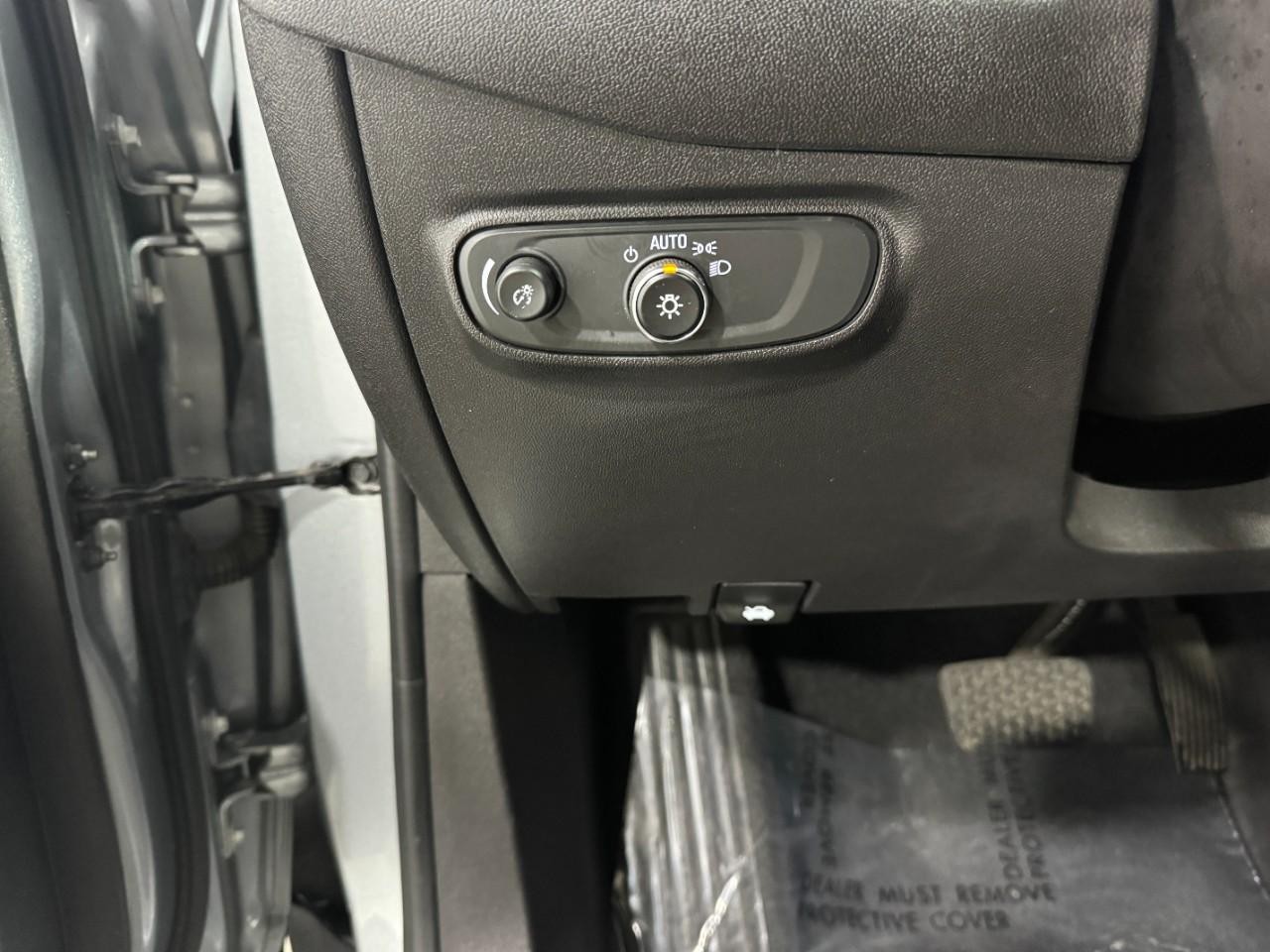 Chevrolet Equinox Vehicle Full-screen Gallery Image 28