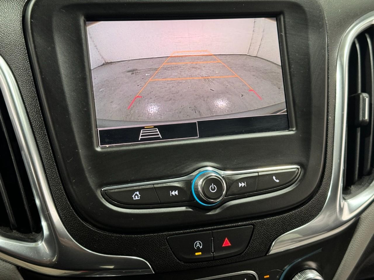Chevrolet Equinox Vehicle Full-screen Gallery Image 32