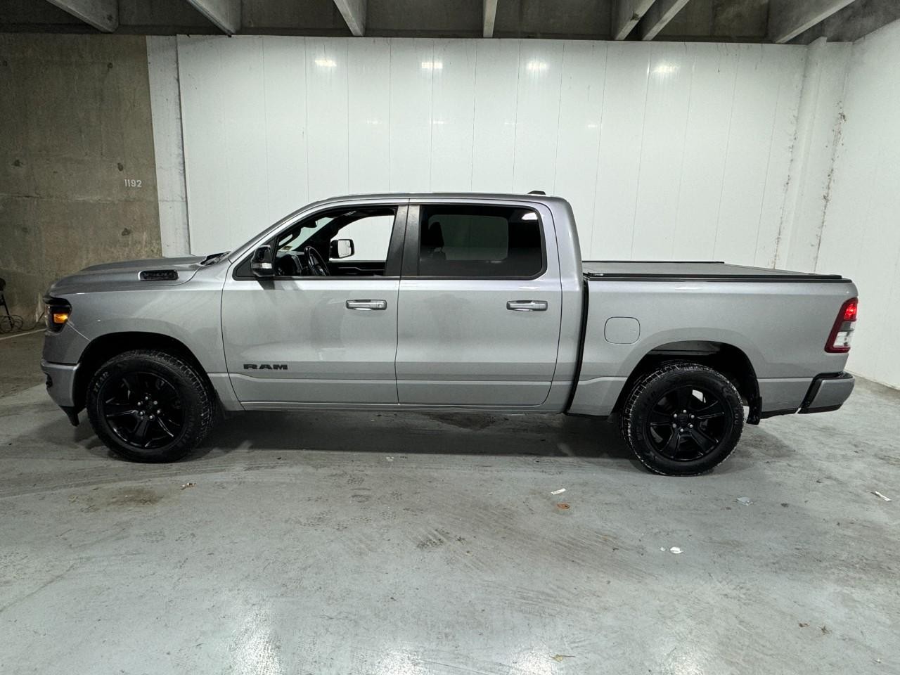Ram 1500 Vehicle Full-screen Gallery Image 2