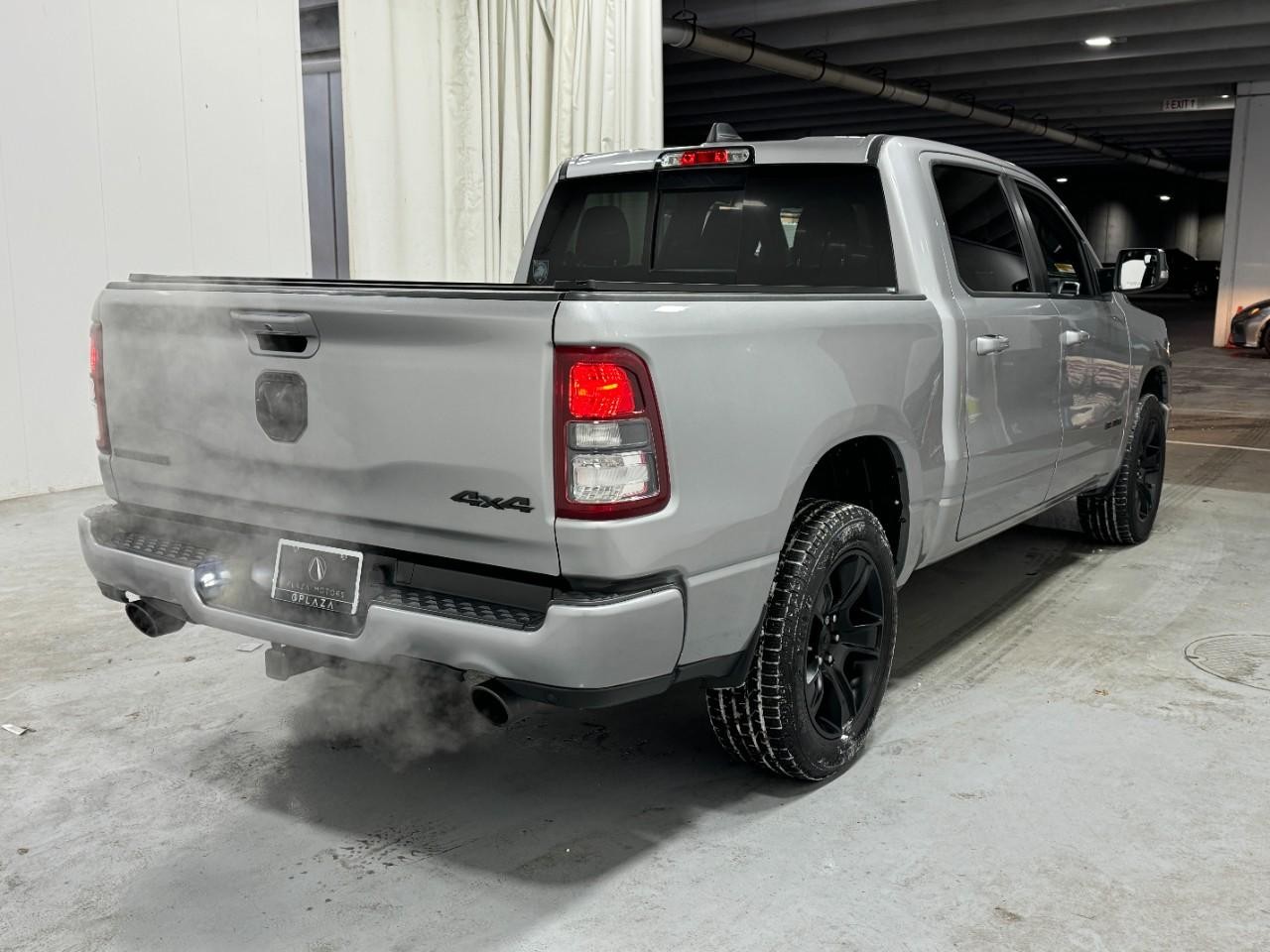 Ram 1500 Vehicle Full-screen Gallery Image 4