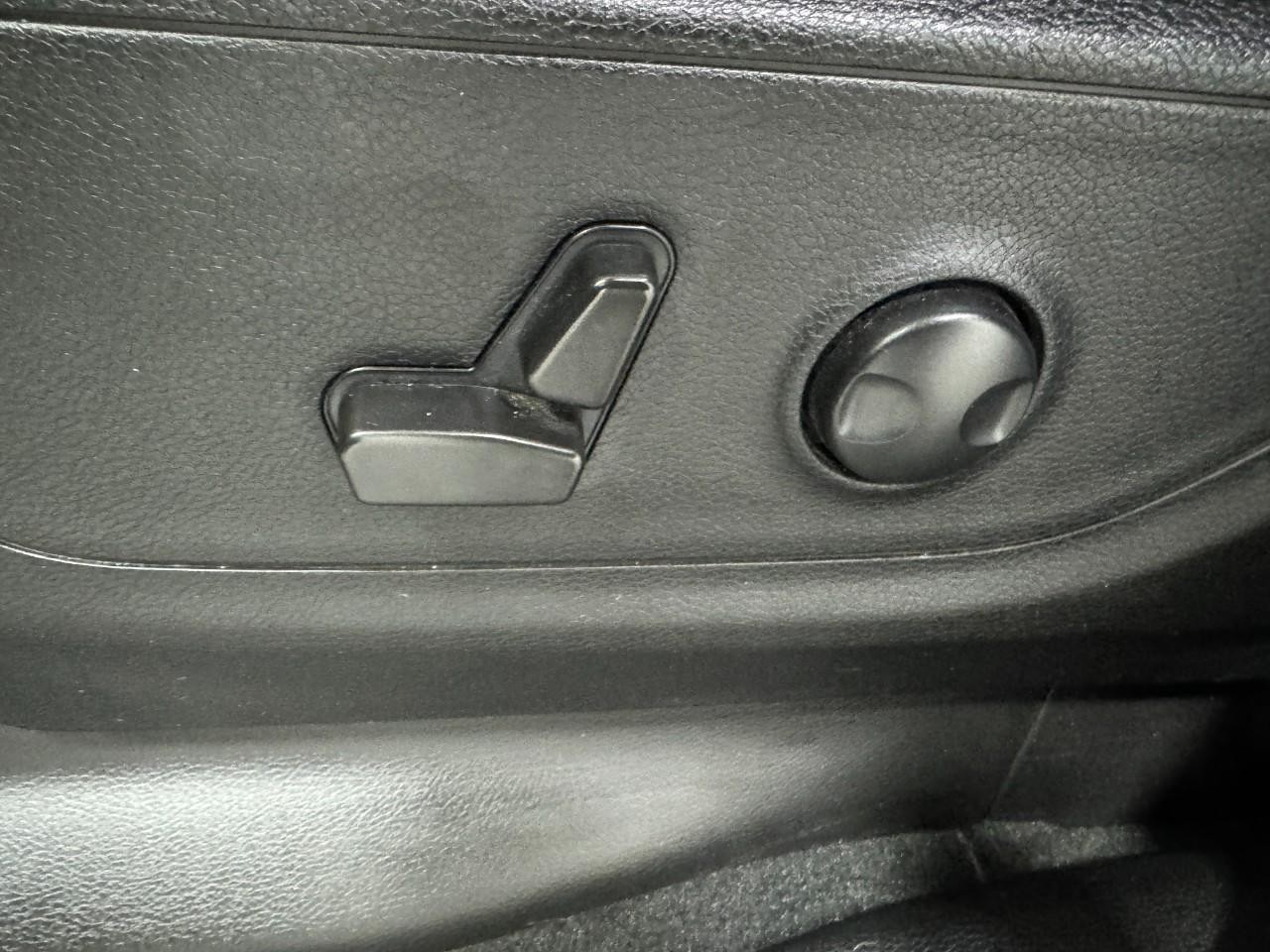 Ram 1500 Vehicle Full-screen Gallery Image 24