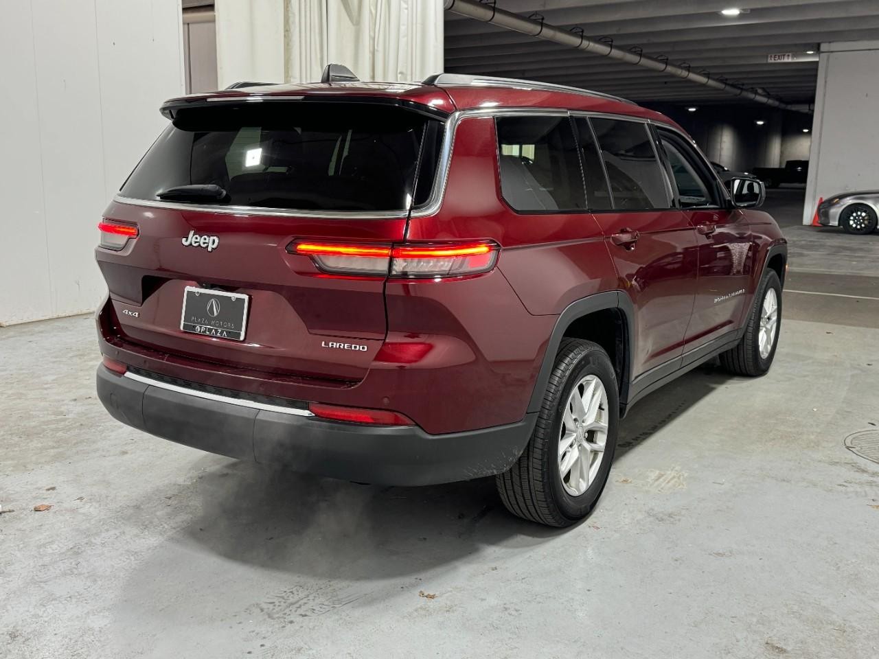 Jeep Grand Cherokee L Vehicle Full-screen Gallery Image 4