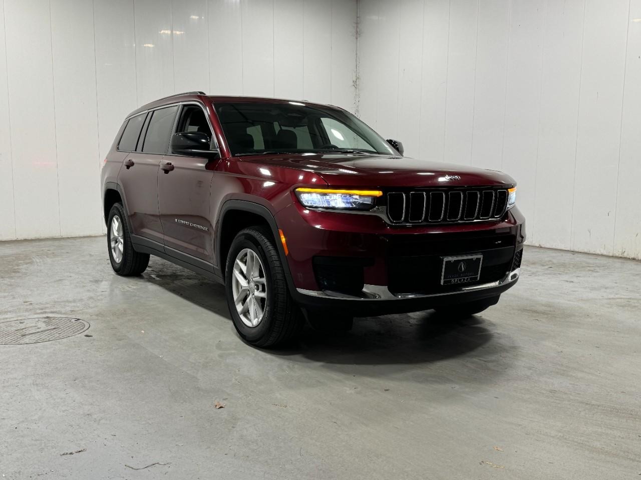 Jeep Grand Cherokee L Vehicle Full-screen Gallery Image 6