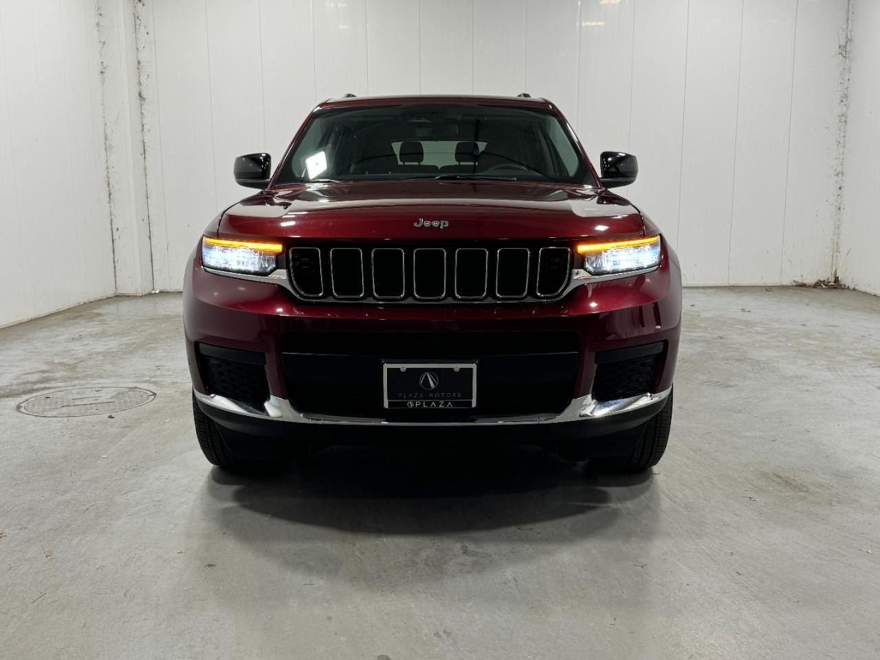 Jeep Grand Cherokee L Vehicle Full-screen Gallery Image 7