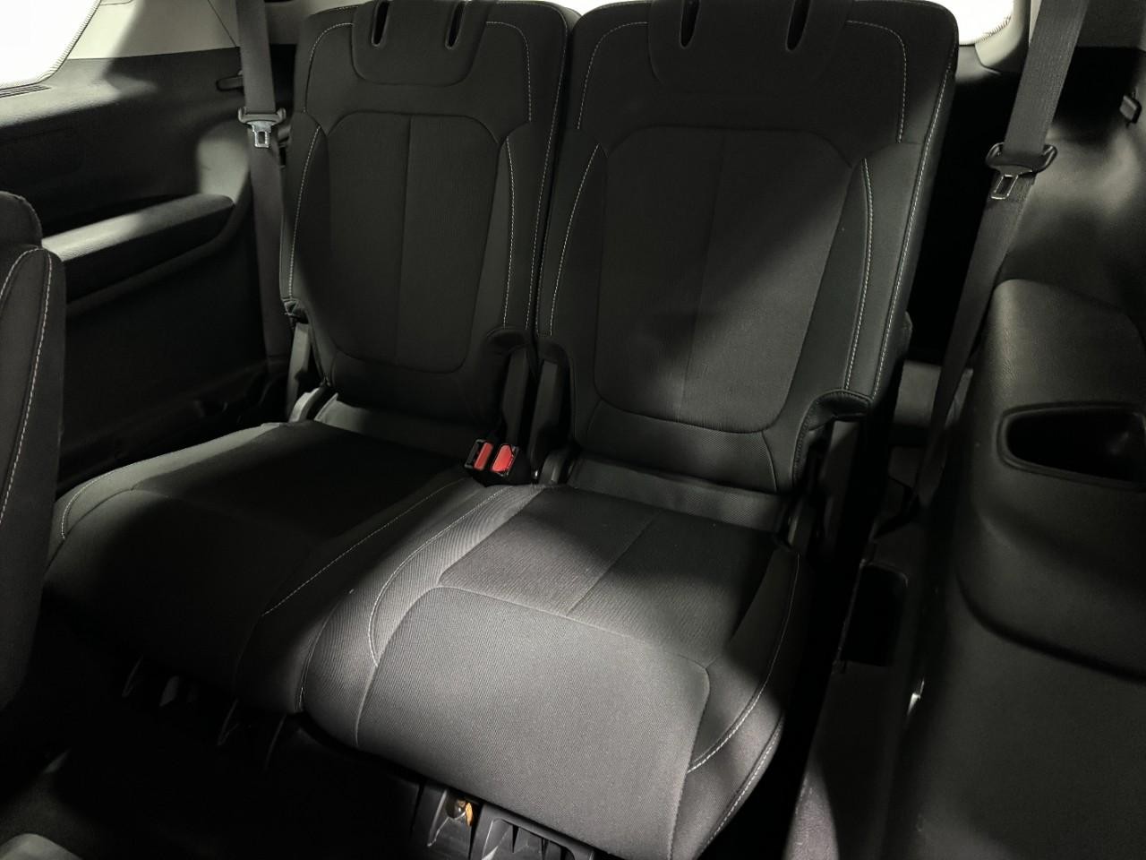 Jeep Grand Cherokee L Vehicle Full-screen Gallery Image 8