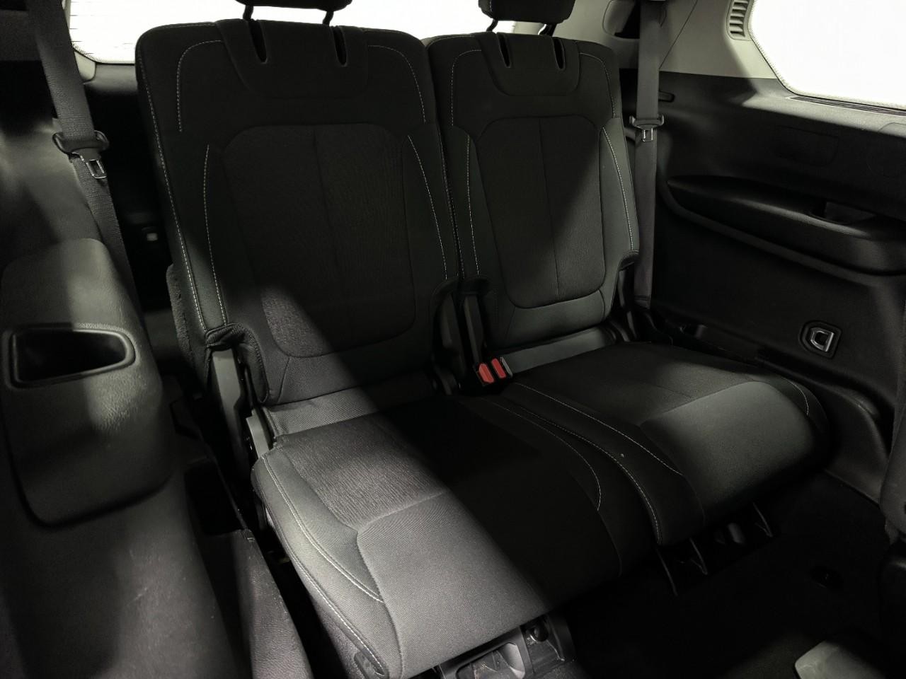 Jeep Grand Cherokee L Vehicle Full-screen Gallery Image 11