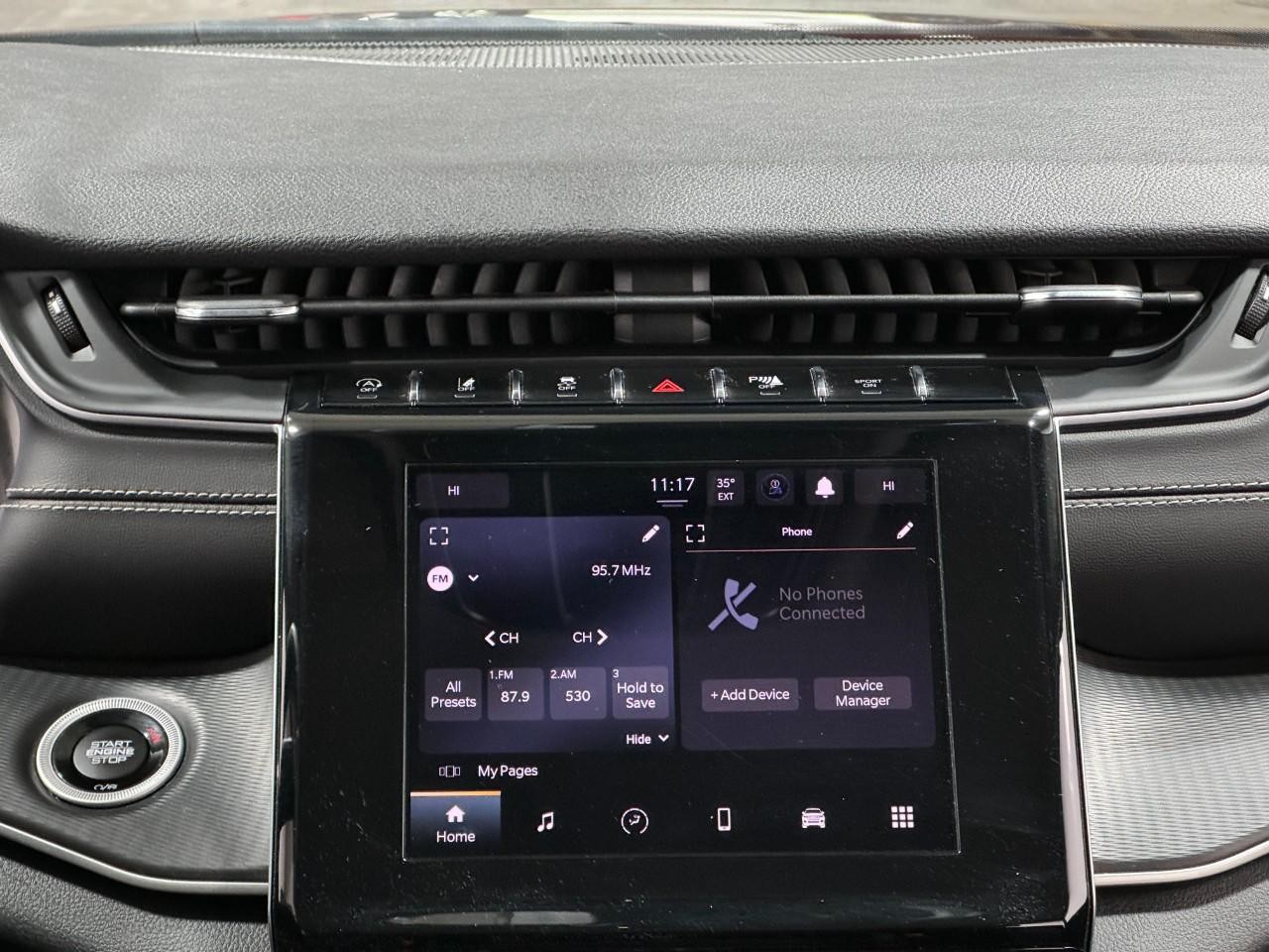 Jeep Grand Cherokee L Vehicle Full-screen Gallery Image 16