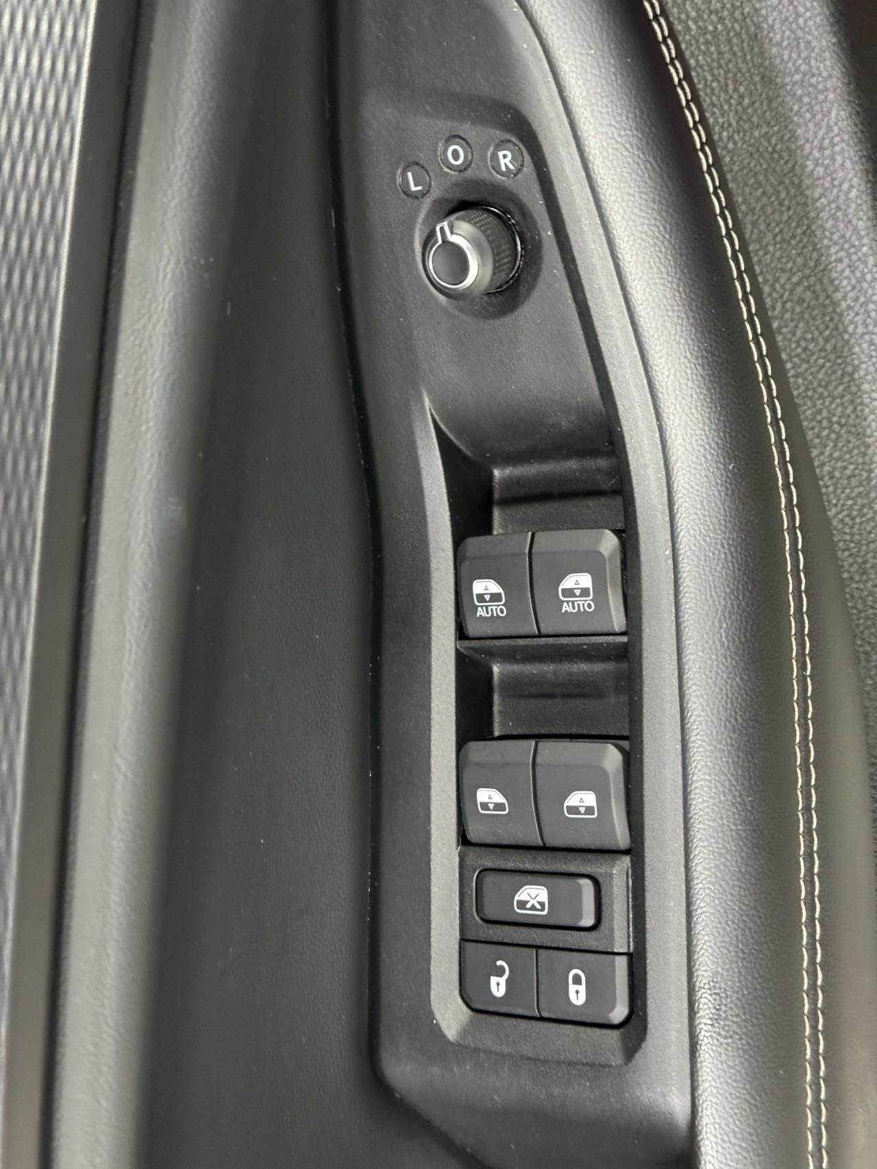 Jeep Grand Cherokee L Vehicle Full-screen Gallery Image 24