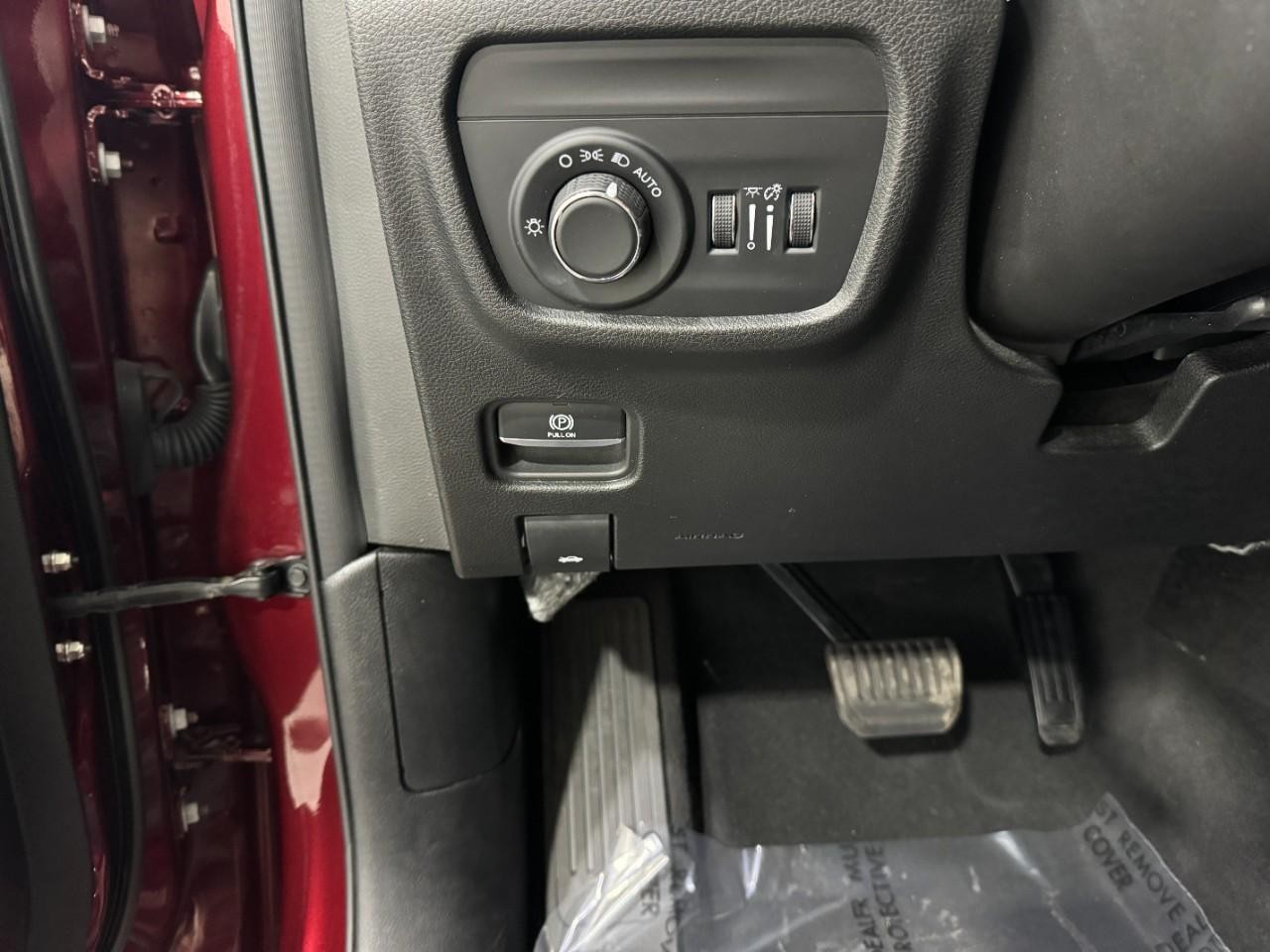 Jeep Grand Cherokee L Vehicle Full-screen Gallery Image 28