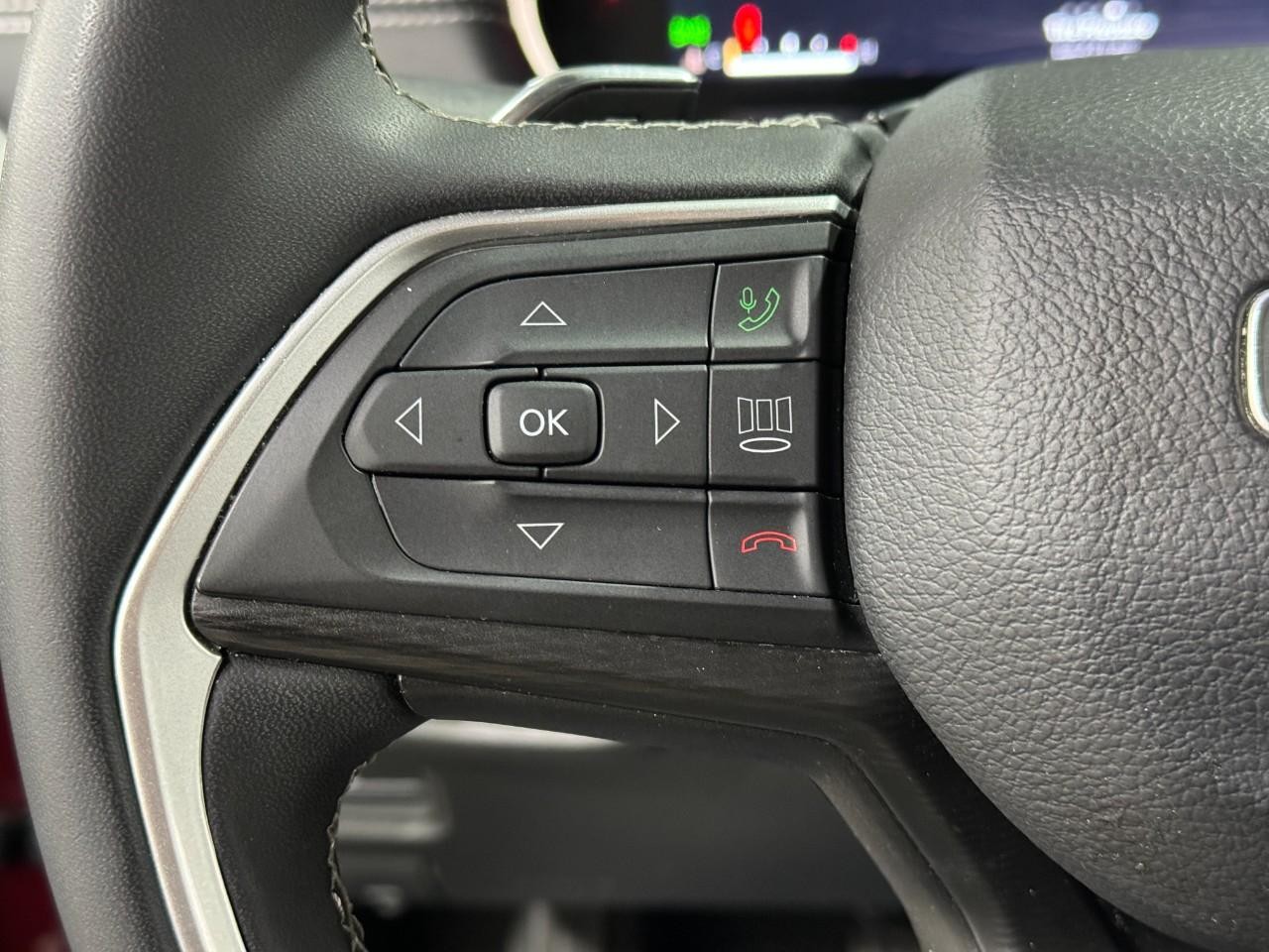 Jeep Grand Cherokee L Vehicle Full-screen Gallery Image 29