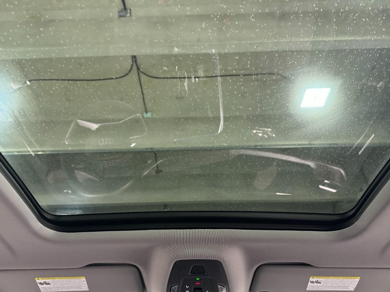 Audi Q5 Vehicle Full-screen Gallery Image 12