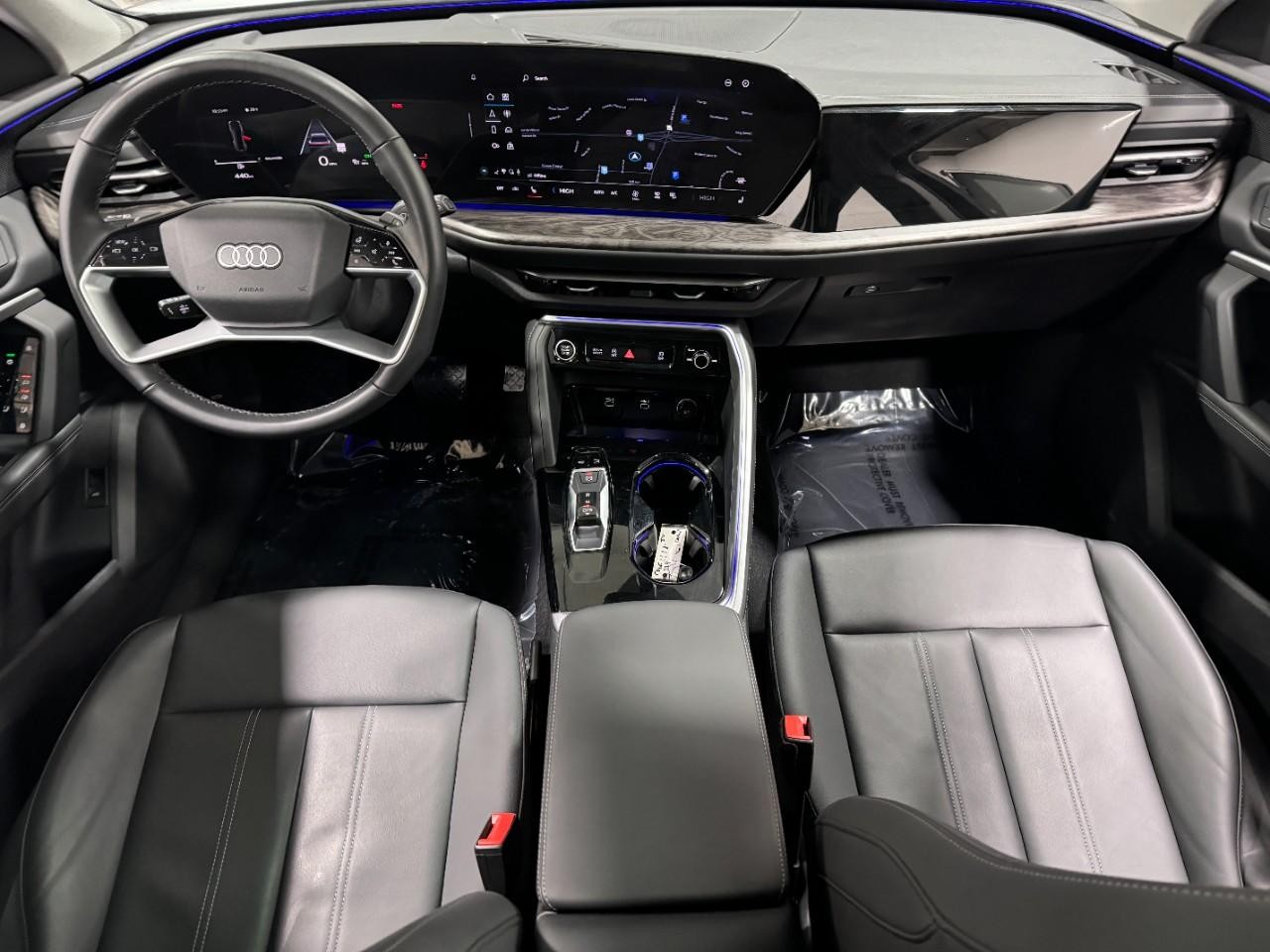 Audi Q5 Vehicle Full-screen Gallery Image 13