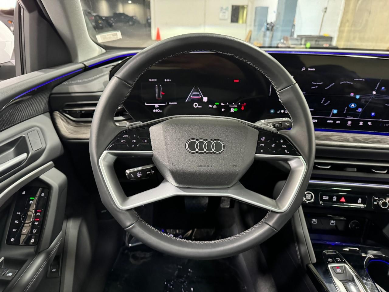 Audi Q5 Vehicle Full-screen Gallery Image 14