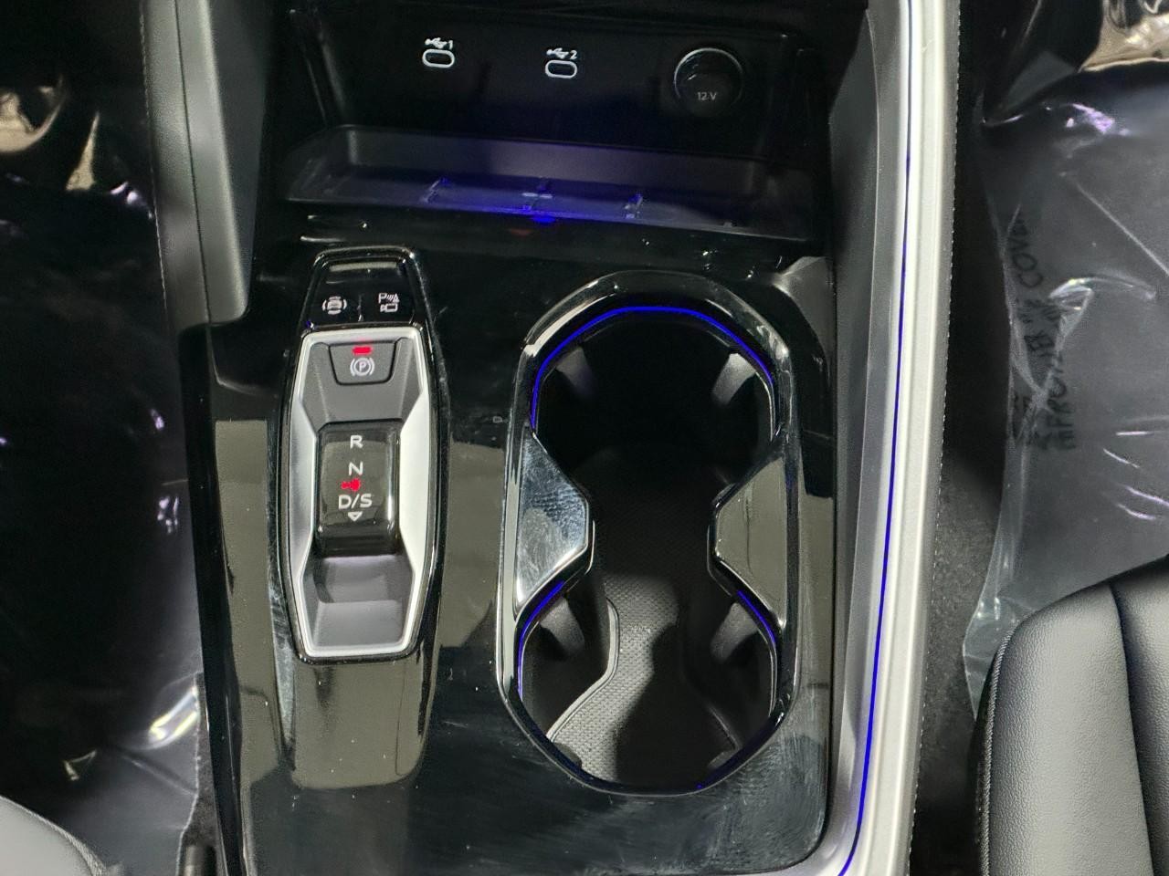 Audi Q5 Vehicle Full-screen Gallery Image 17