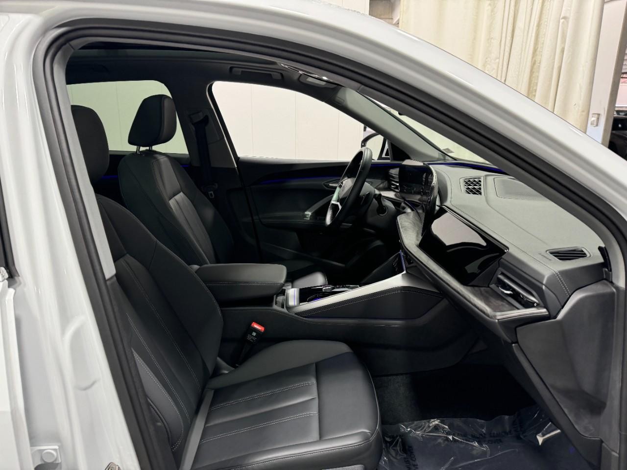 Audi Q5 Vehicle Full-screen Gallery Image 18