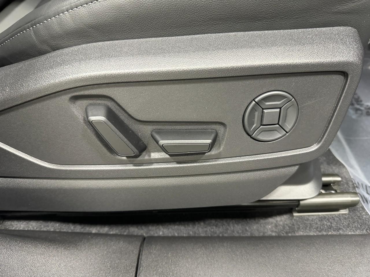 Audi Q5 Vehicle Full-screen Gallery Image 20