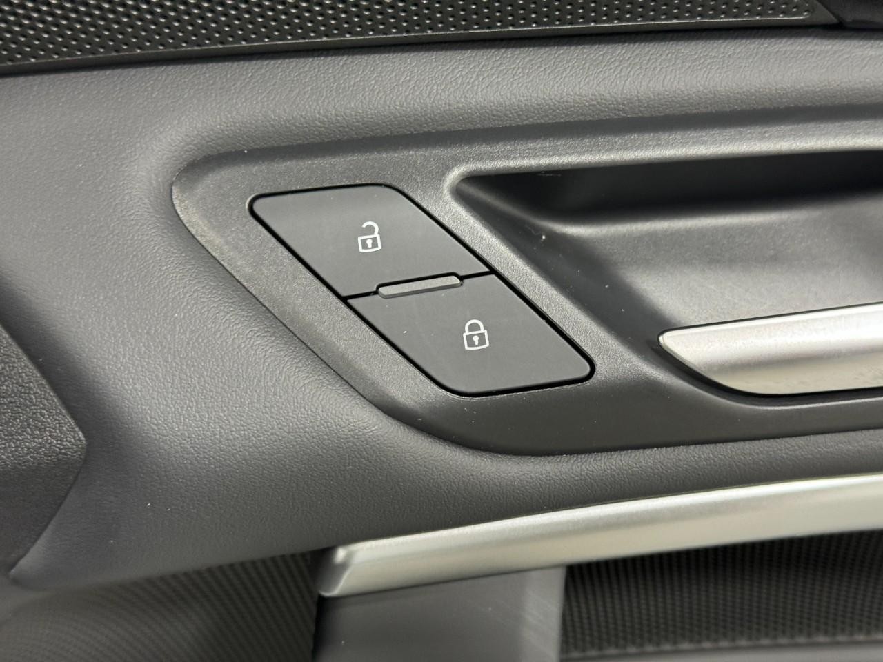 Audi Q5 Vehicle Full-screen Gallery Image 21