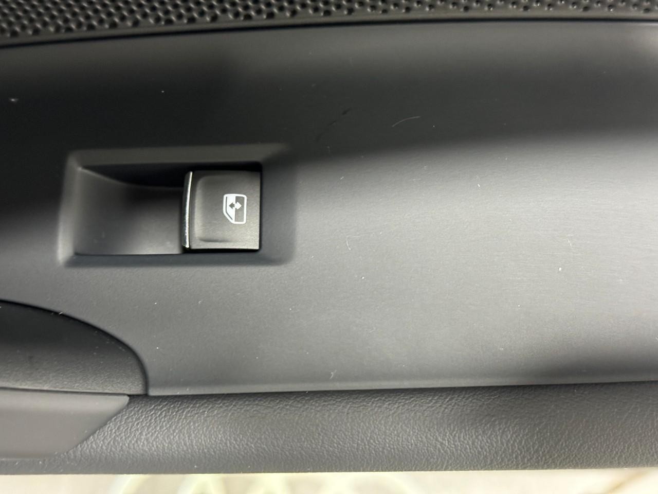 Audi Q5 Vehicle Full-screen Gallery Image 22