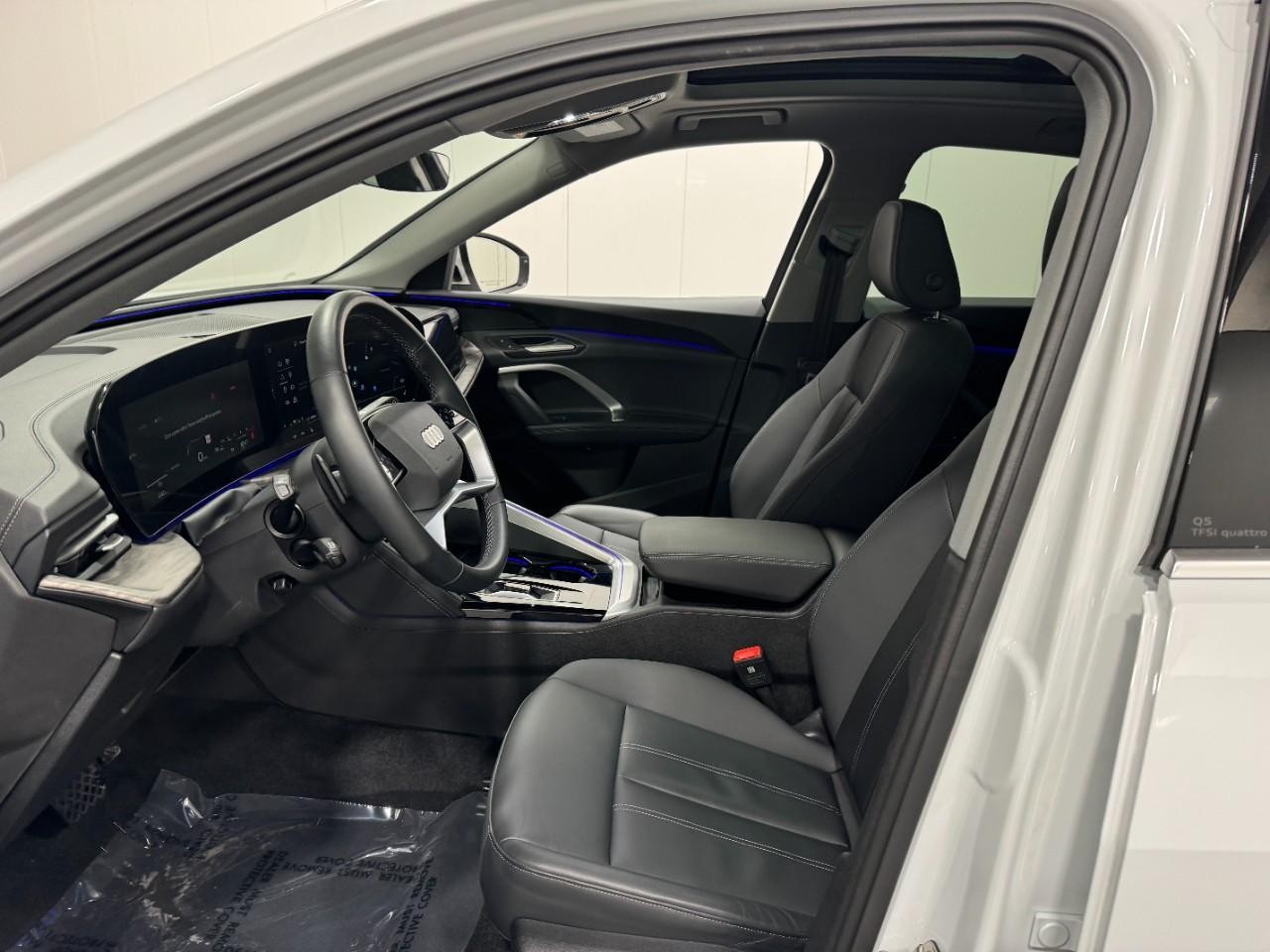 Audi Q5 Vehicle Full-screen Gallery Image 25