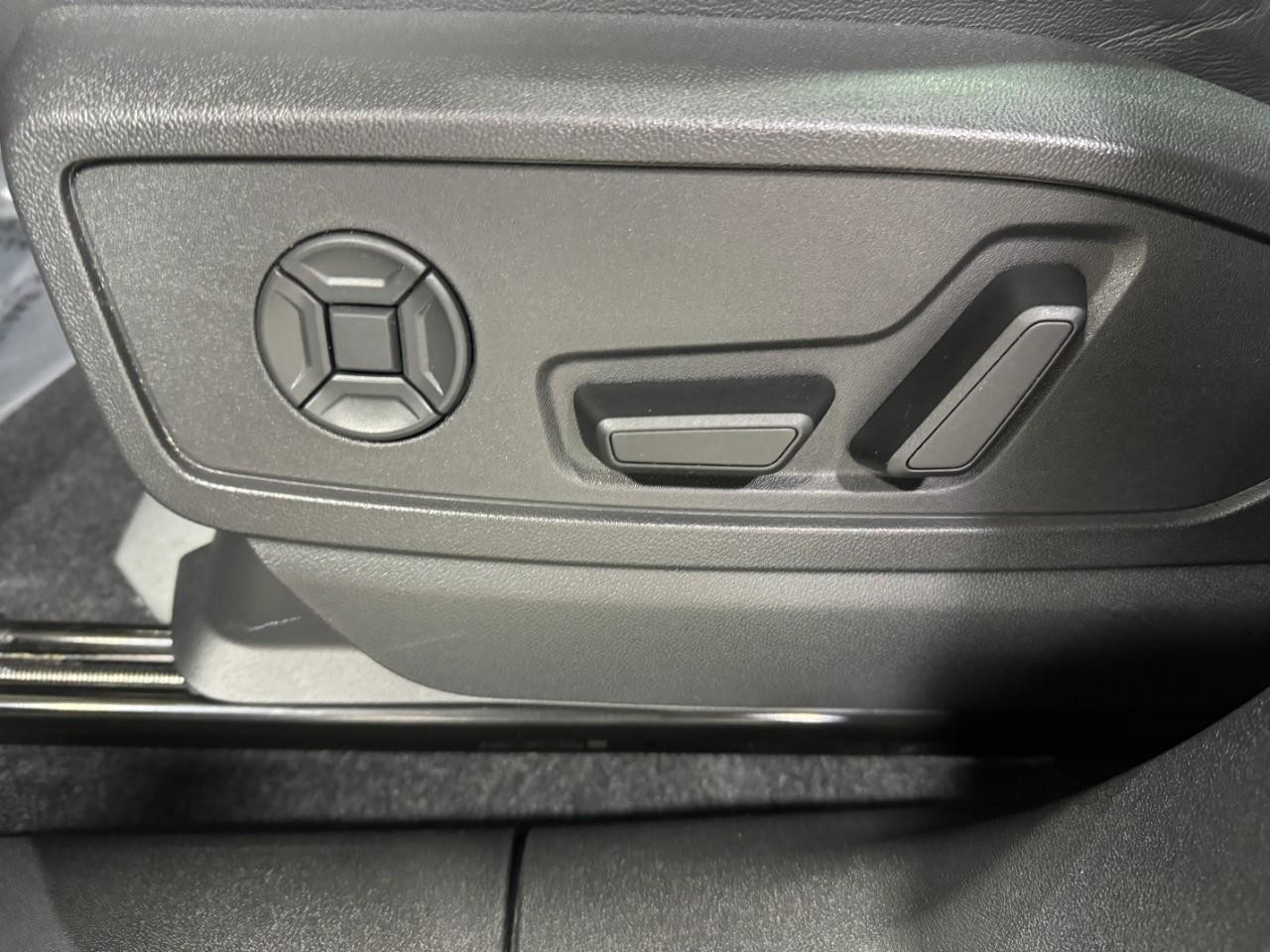 Audi Q5 Vehicle Full-screen Gallery Image 27