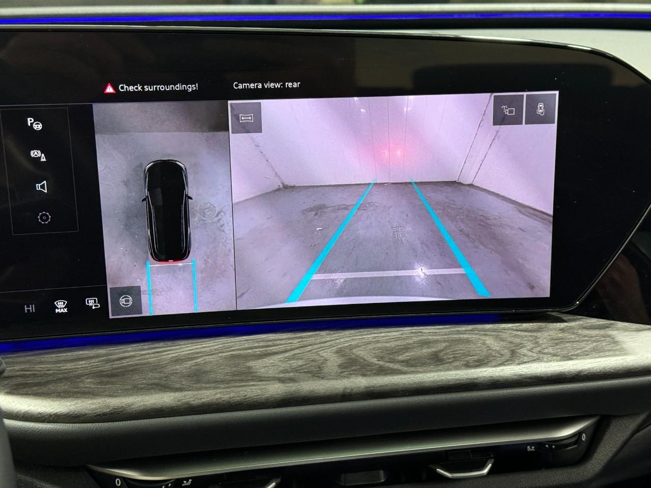 Audi Q5 Vehicle Full-screen Gallery Image 32