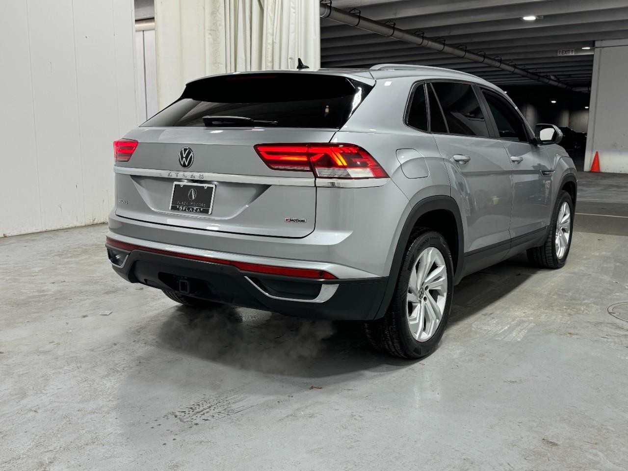 Volkswagen Atlas Cross Sport Vehicle Full-screen Gallery Image 4