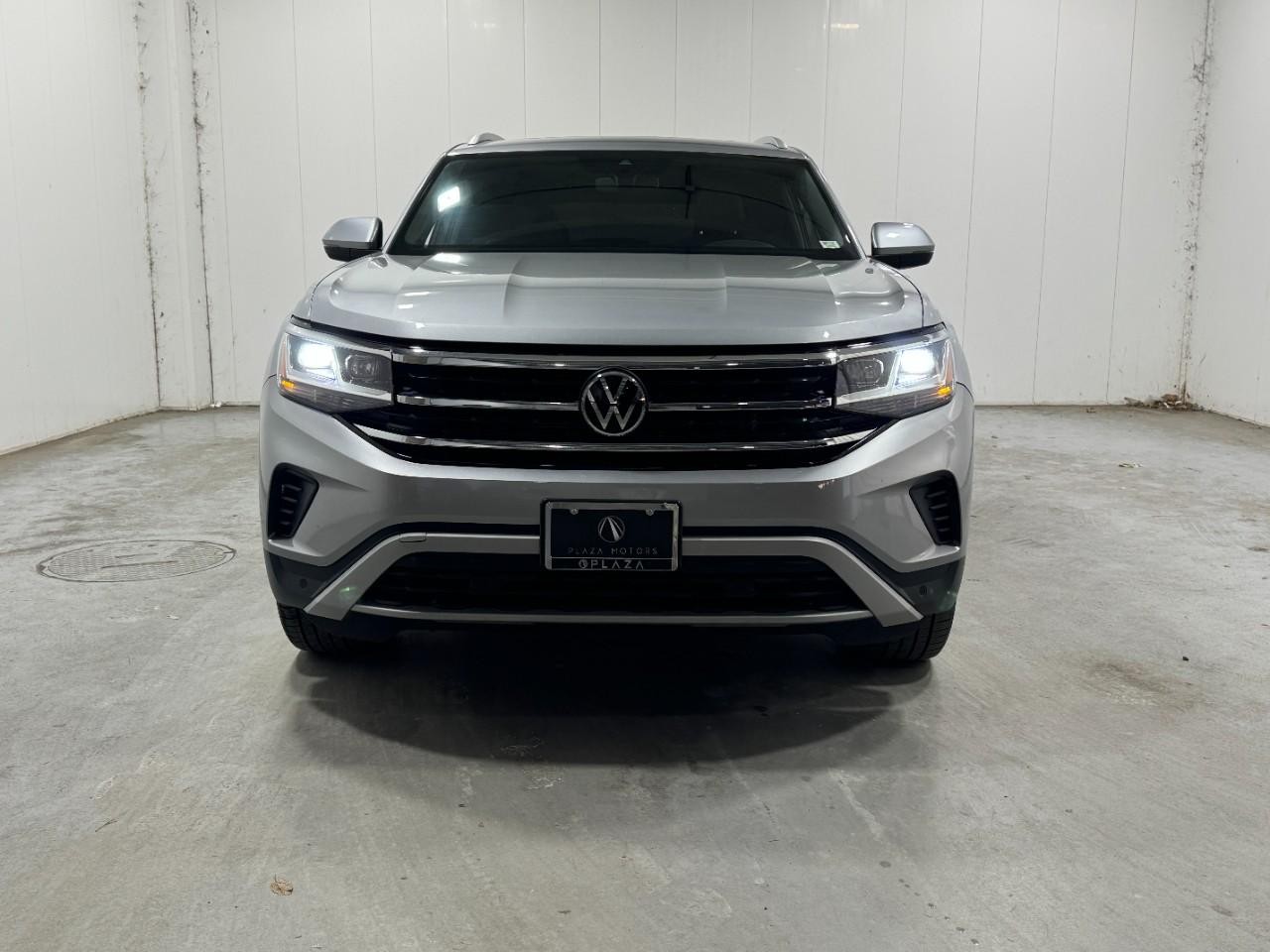 Volkswagen Atlas Cross Sport Vehicle Full-screen Gallery Image 7