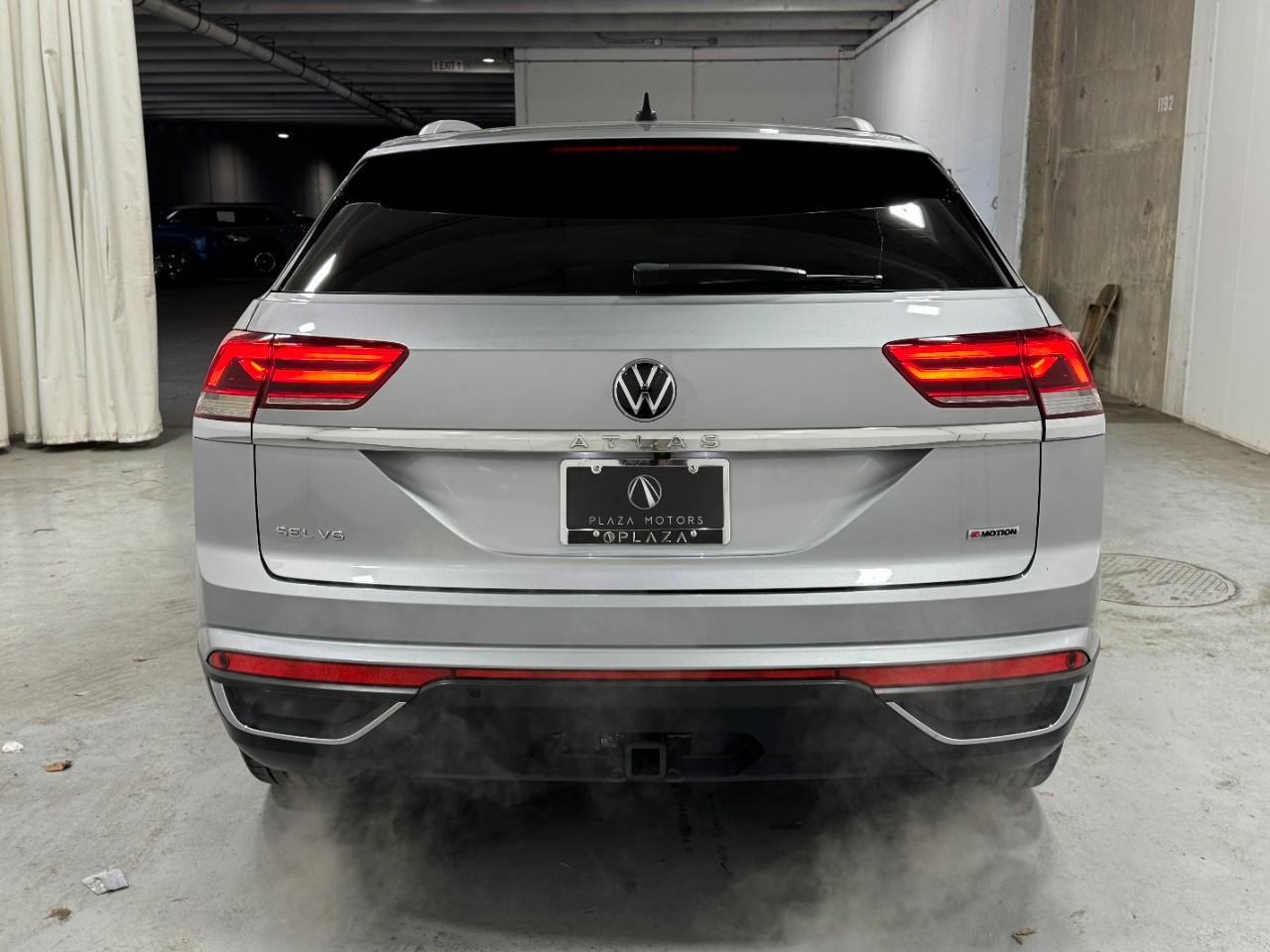 Volkswagen Atlas Cross Sport Vehicle Full-screen Gallery Image 9