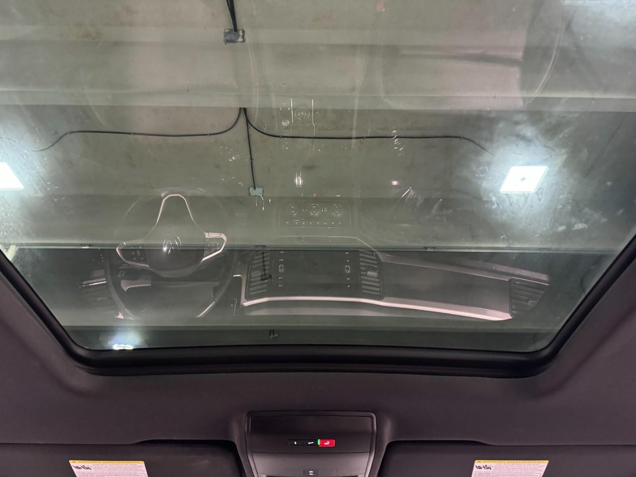 Volkswagen Atlas Cross Sport Vehicle Full-screen Gallery Image 11