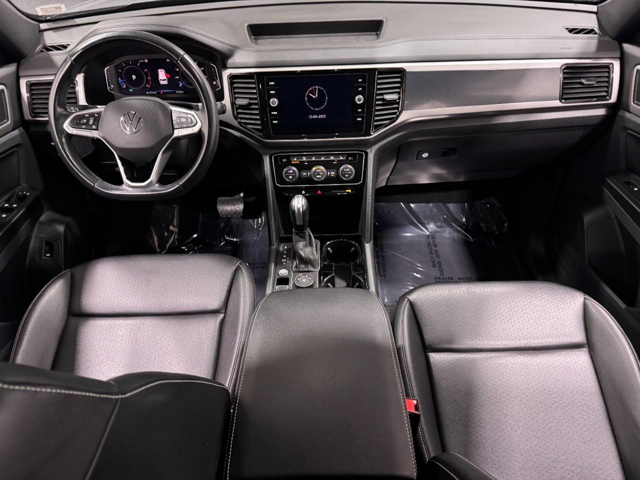 Volkswagen Atlas Cross Sport Vehicle Full-screen Gallery Image 12