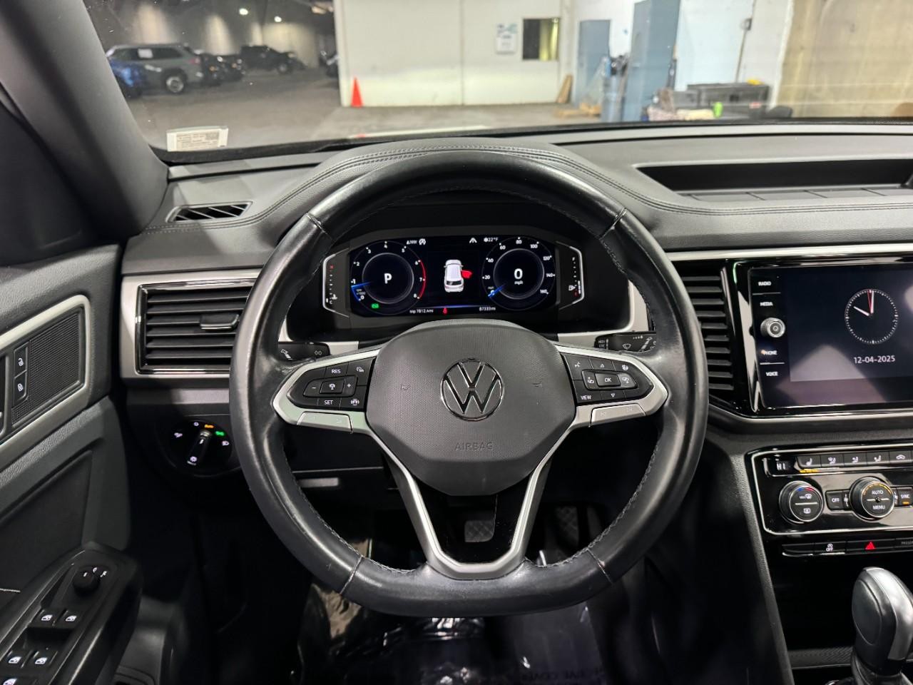 Volkswagen Atlas Cross Sport Vehicle Full-screen Gallery Image 13