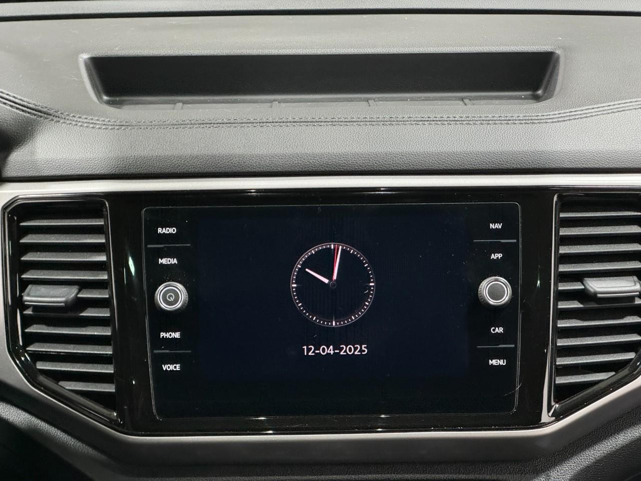 Volkswagen Atlas Cross Sport Vehicle Full-screen Gallery Image 14