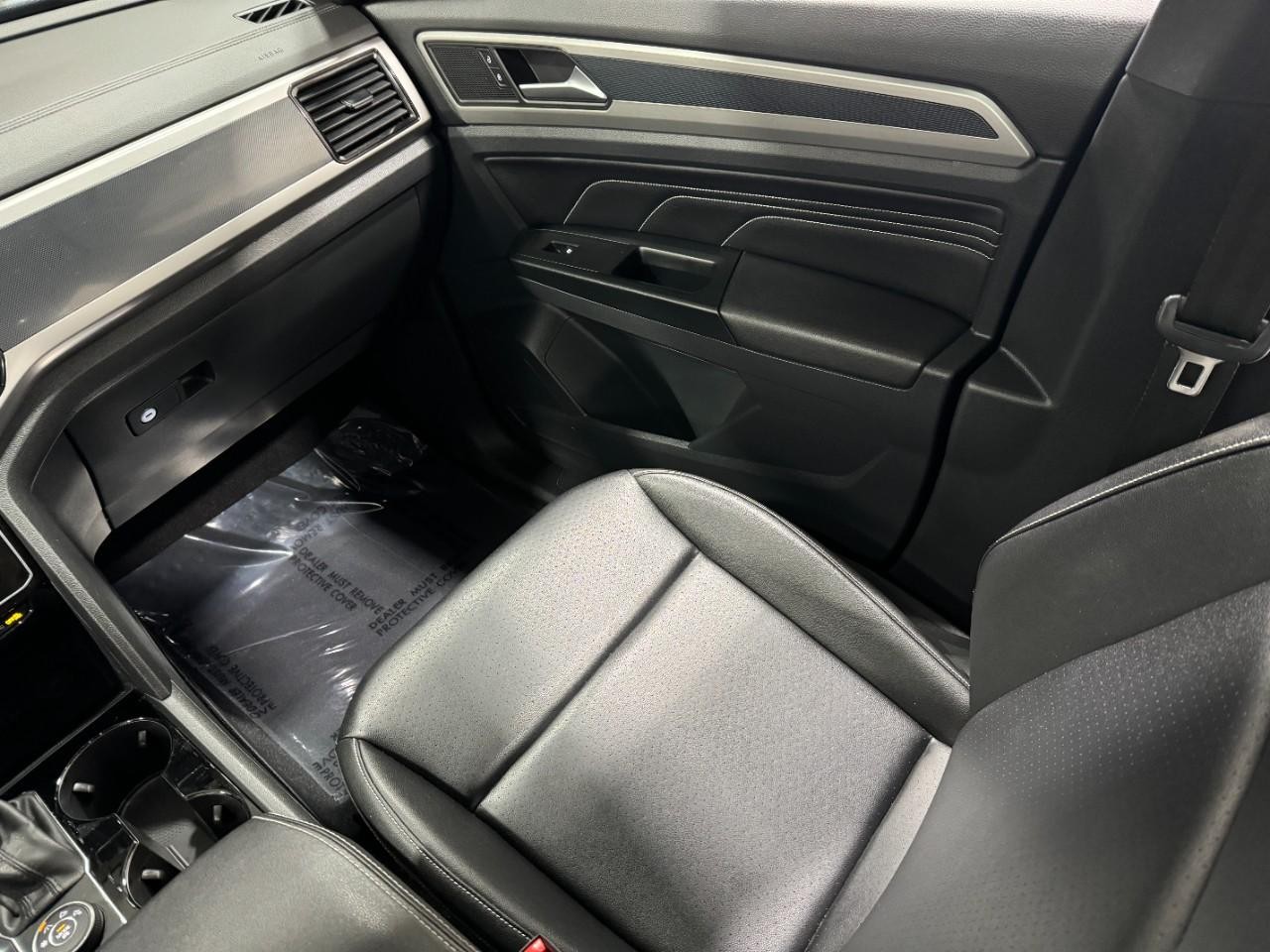 Volkswagen Atlas Cross Sport Vehicle Full-screen Gallery Image 17