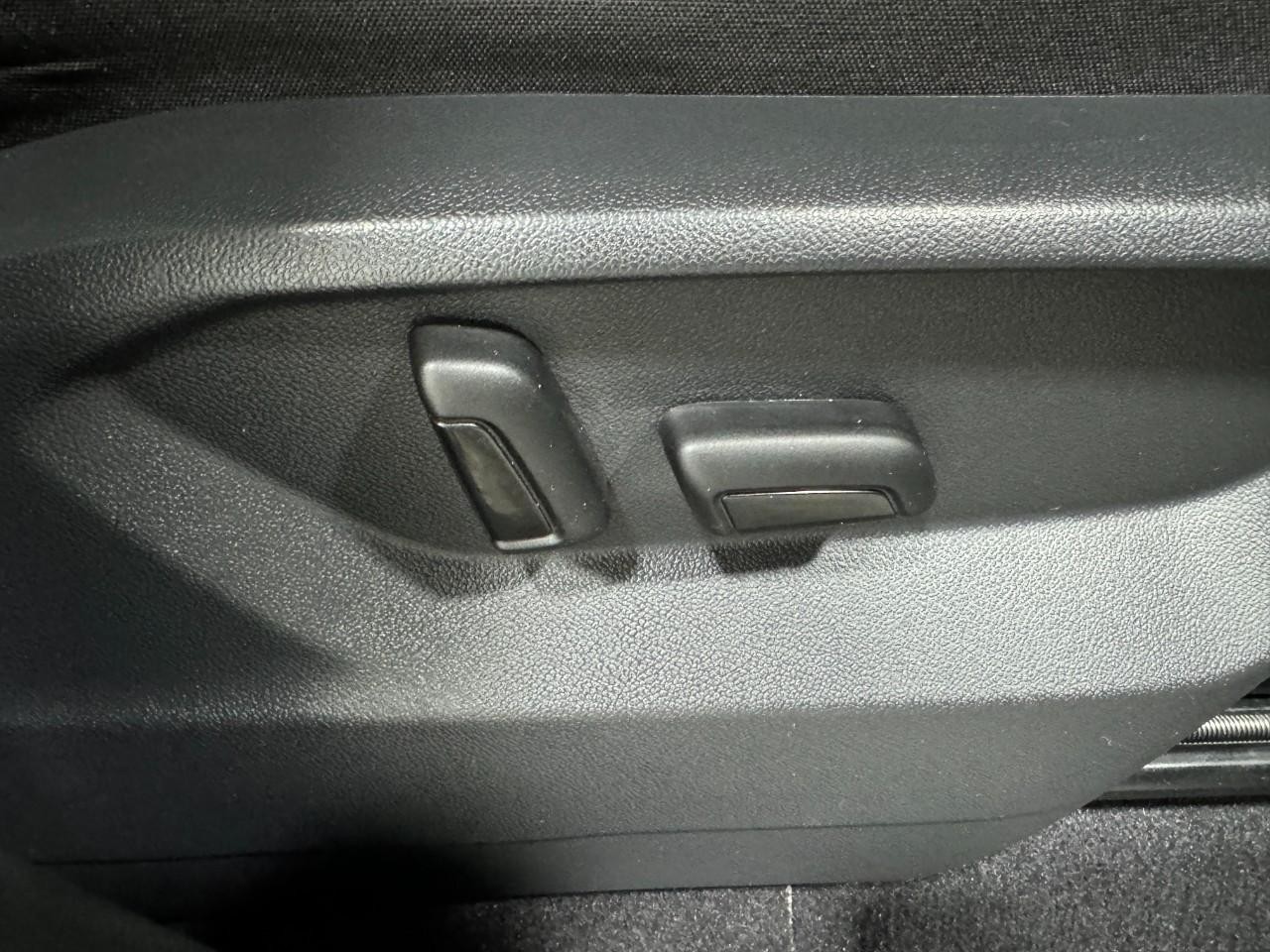 Volkswagen Atlas Cross Sport Vehicle Full-screen Gallery Image 20