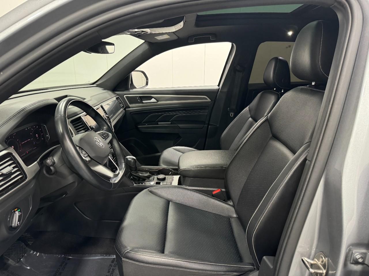 Volkswagen Atlas Cross Sport Vehicle Full-screen Gallery Image 26