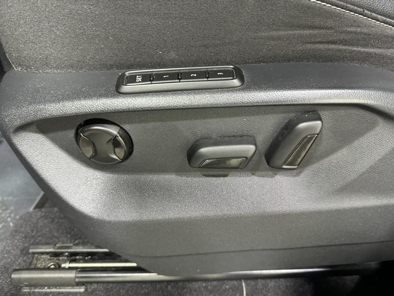 Volkswagen Atlas Cross Sport Vehicle Full-screen Gallery Image 28