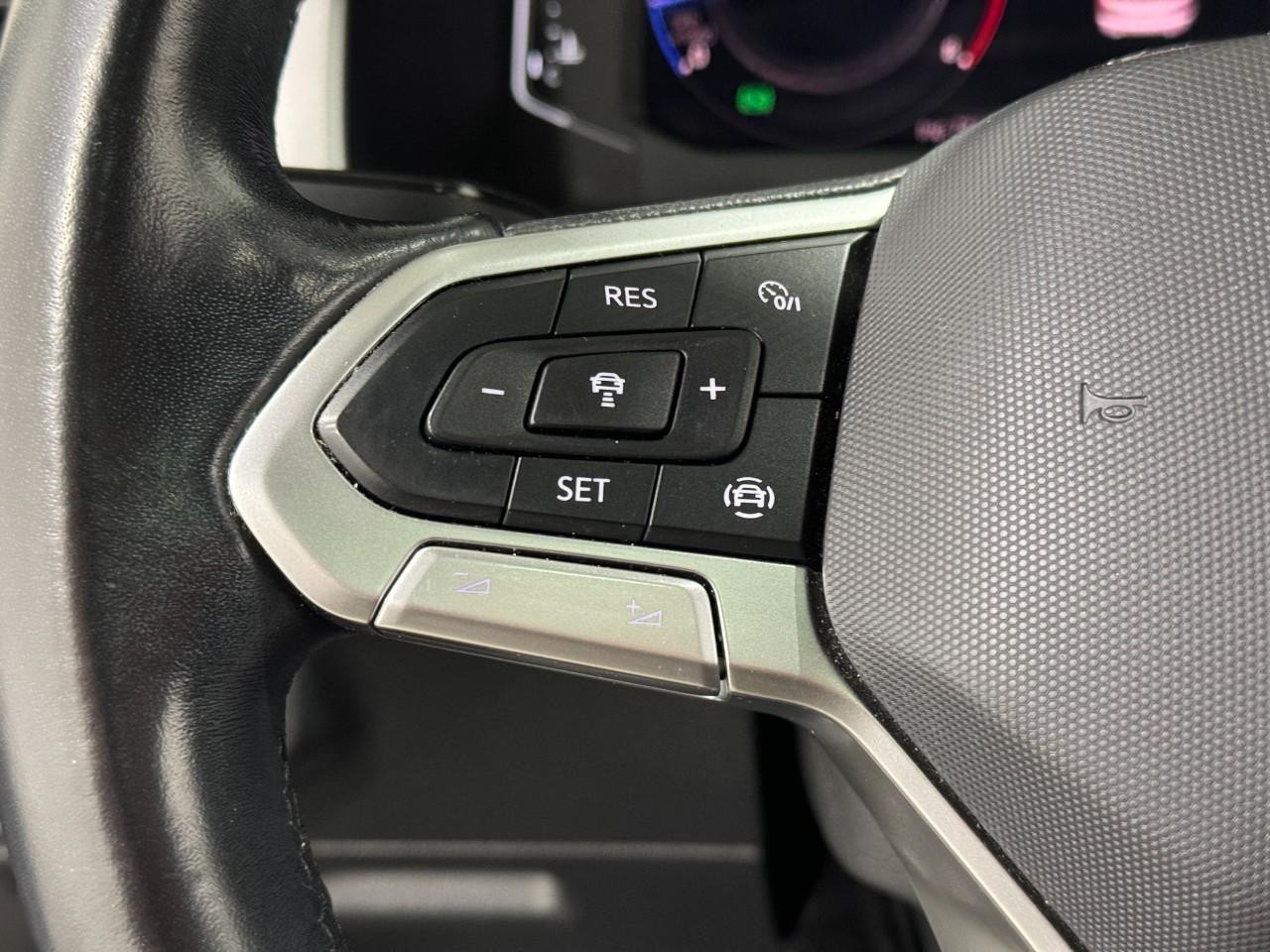 Volkswagen Atlas Cross Sport Vehicle Full-screen Gallery Image 30