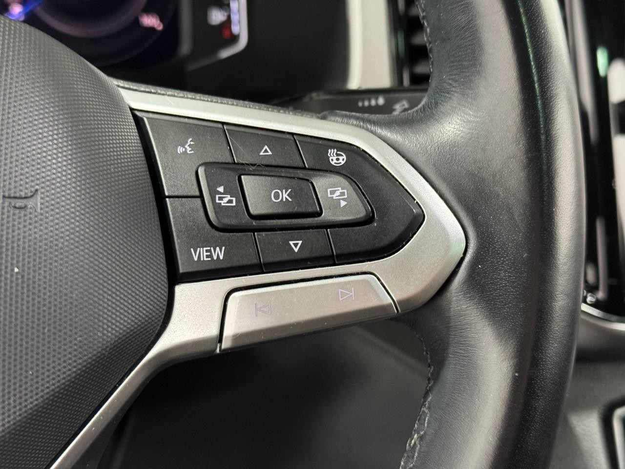 Volkswagen Atlas Cross Sport Vehicle Full-screen Gallery Image 31