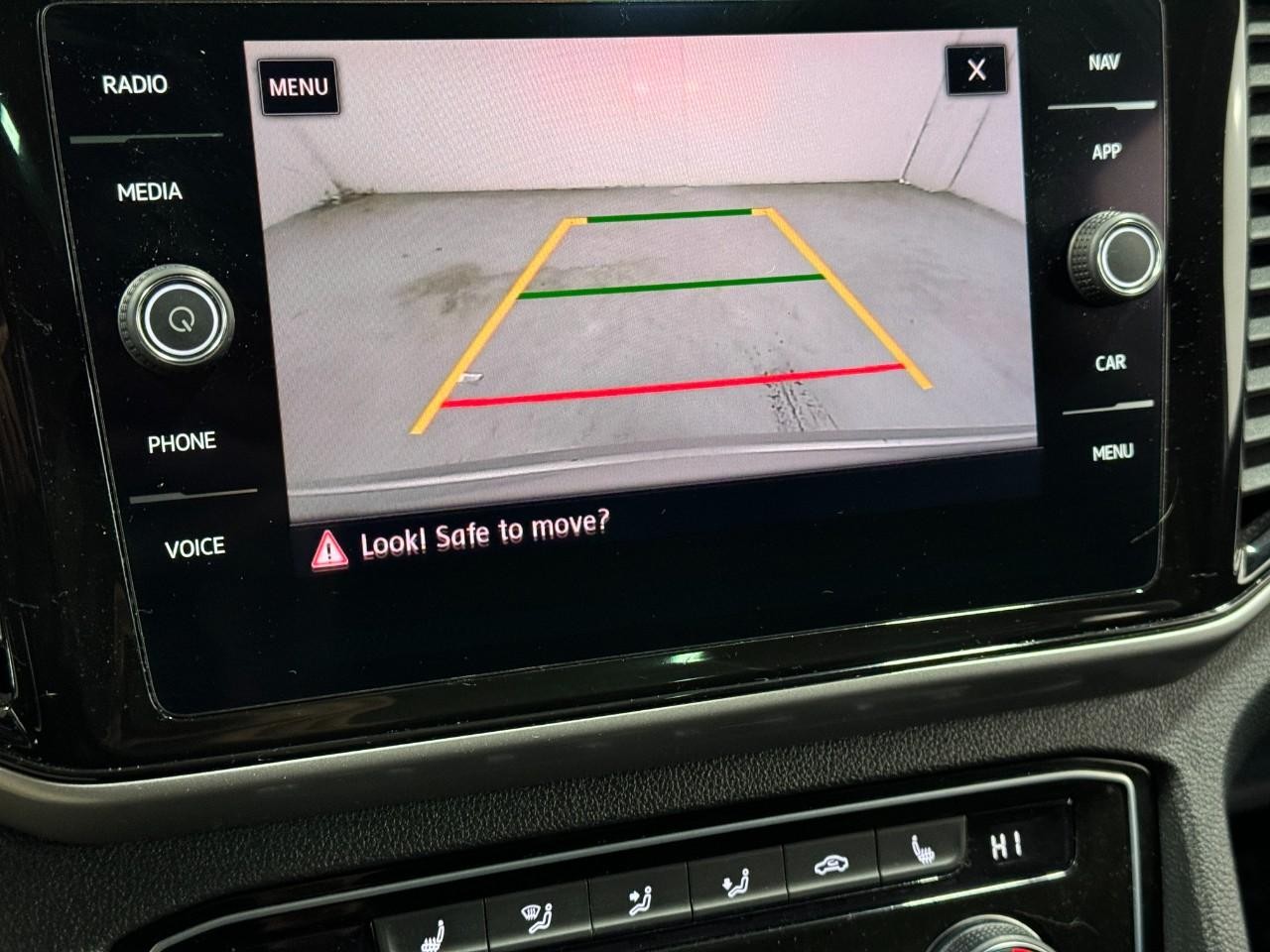 Volkswagen Atlas Cross Sport Vehicle Full-screen Gallery Image 33