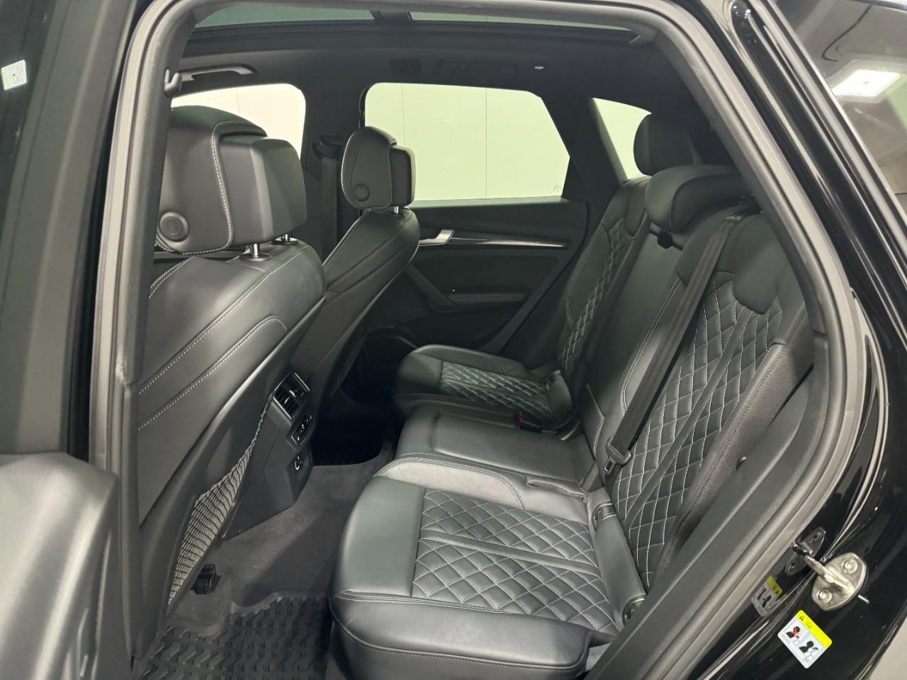 Audi SQ5 Vehicle Full-screen Gallery Image 8