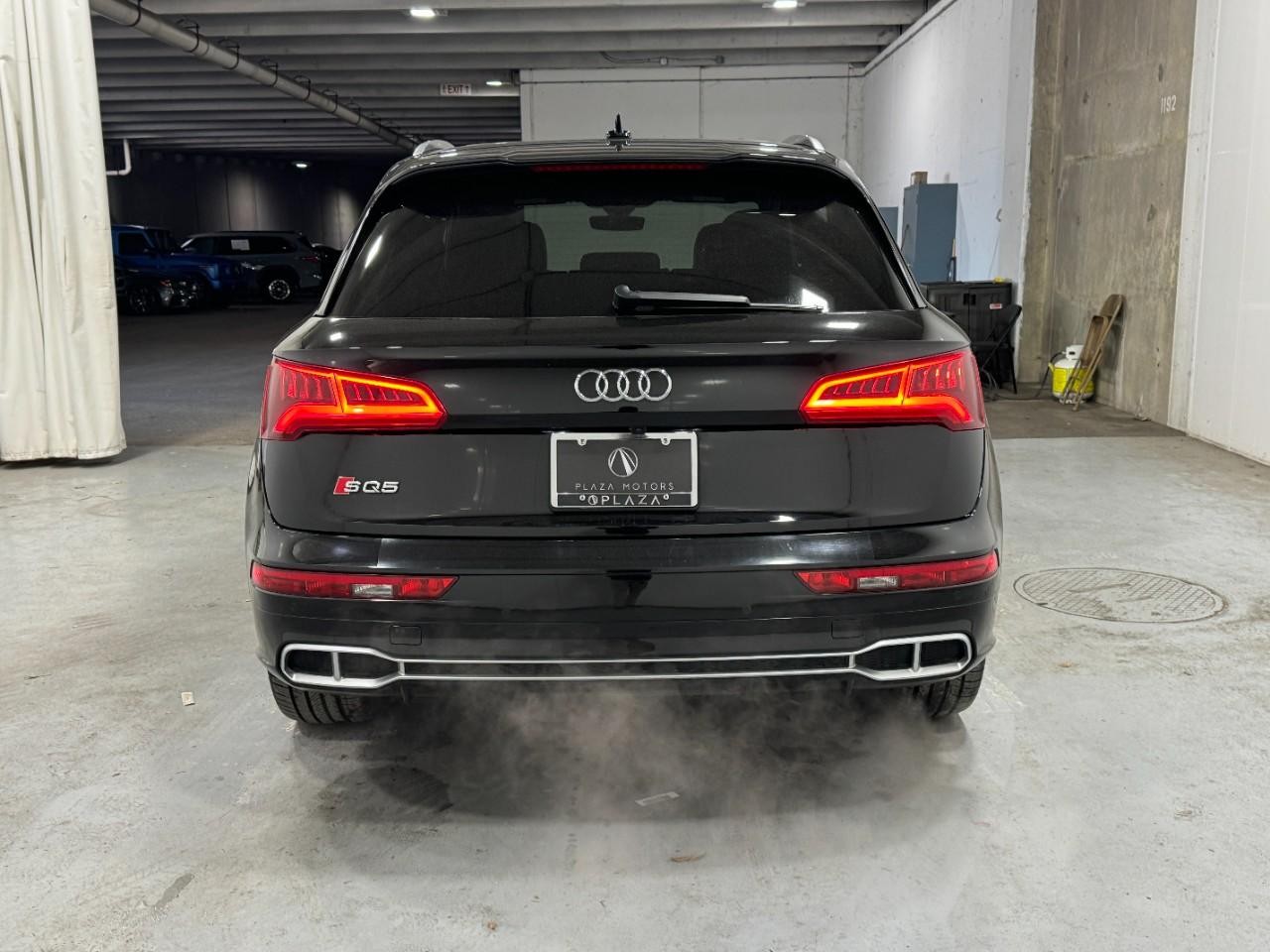 Audi SQ5 Vehicle Full-screen Gallery Image 9