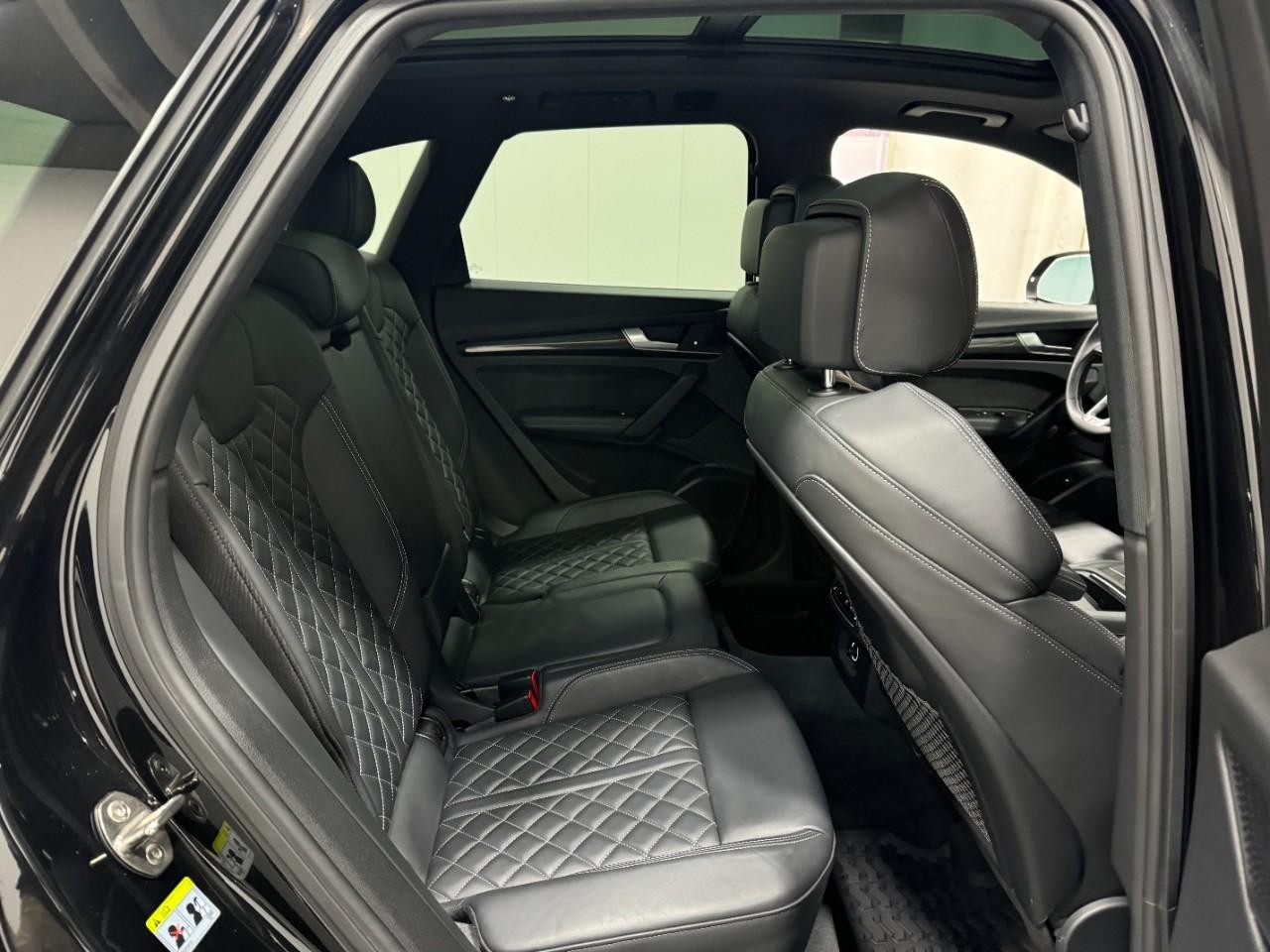 Audi SQ5 Vehicle Full-screen Gallery Image 10