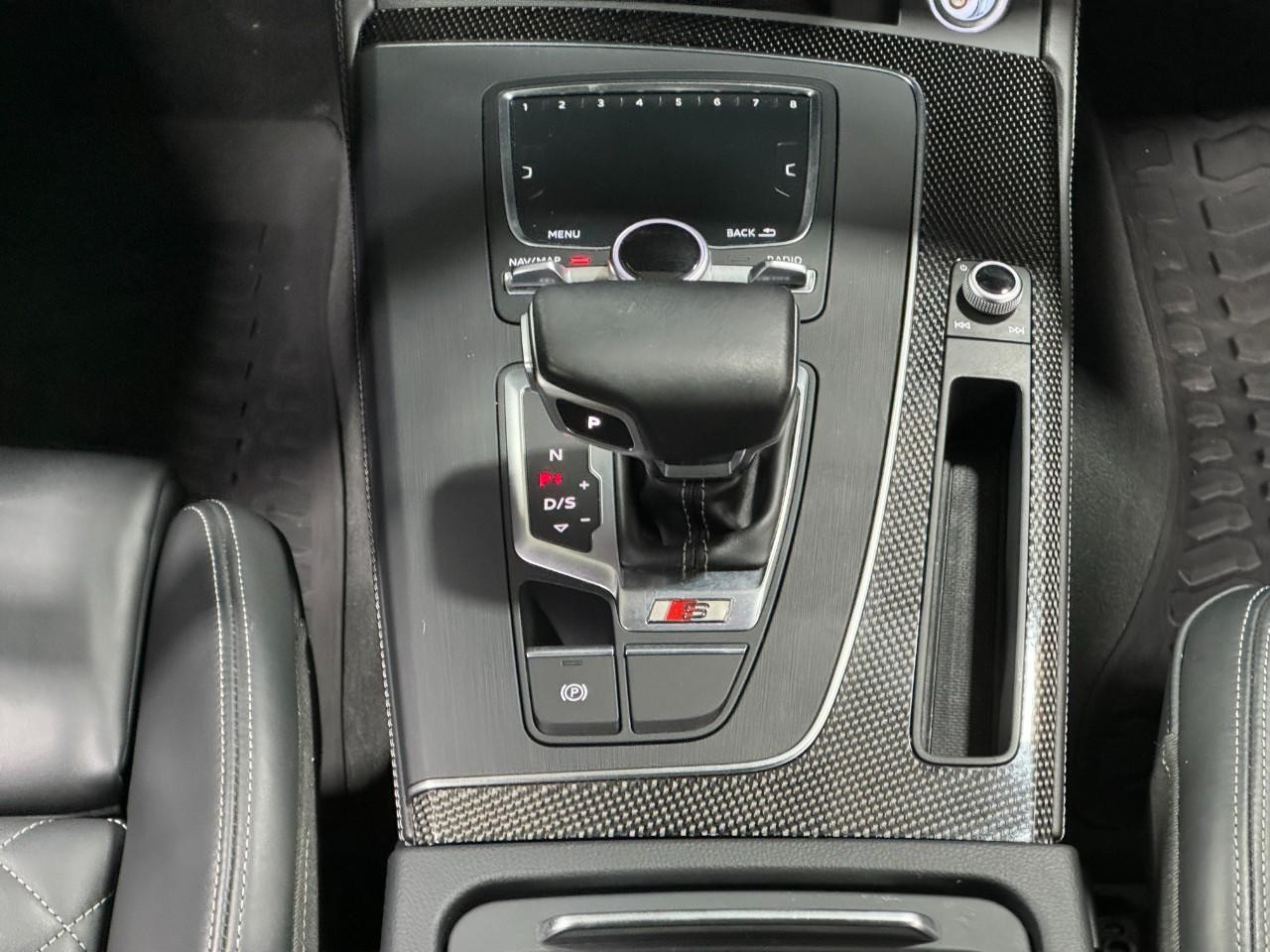 Audi SQ5 Vehicle Full-screen Gallery Image 17