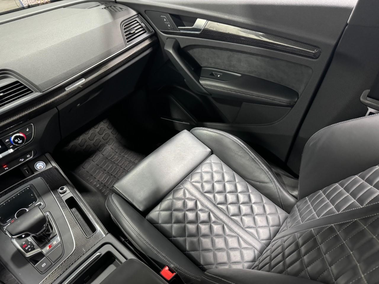 Audi SQ5 Vehicle Full-screen Gallery Image 18