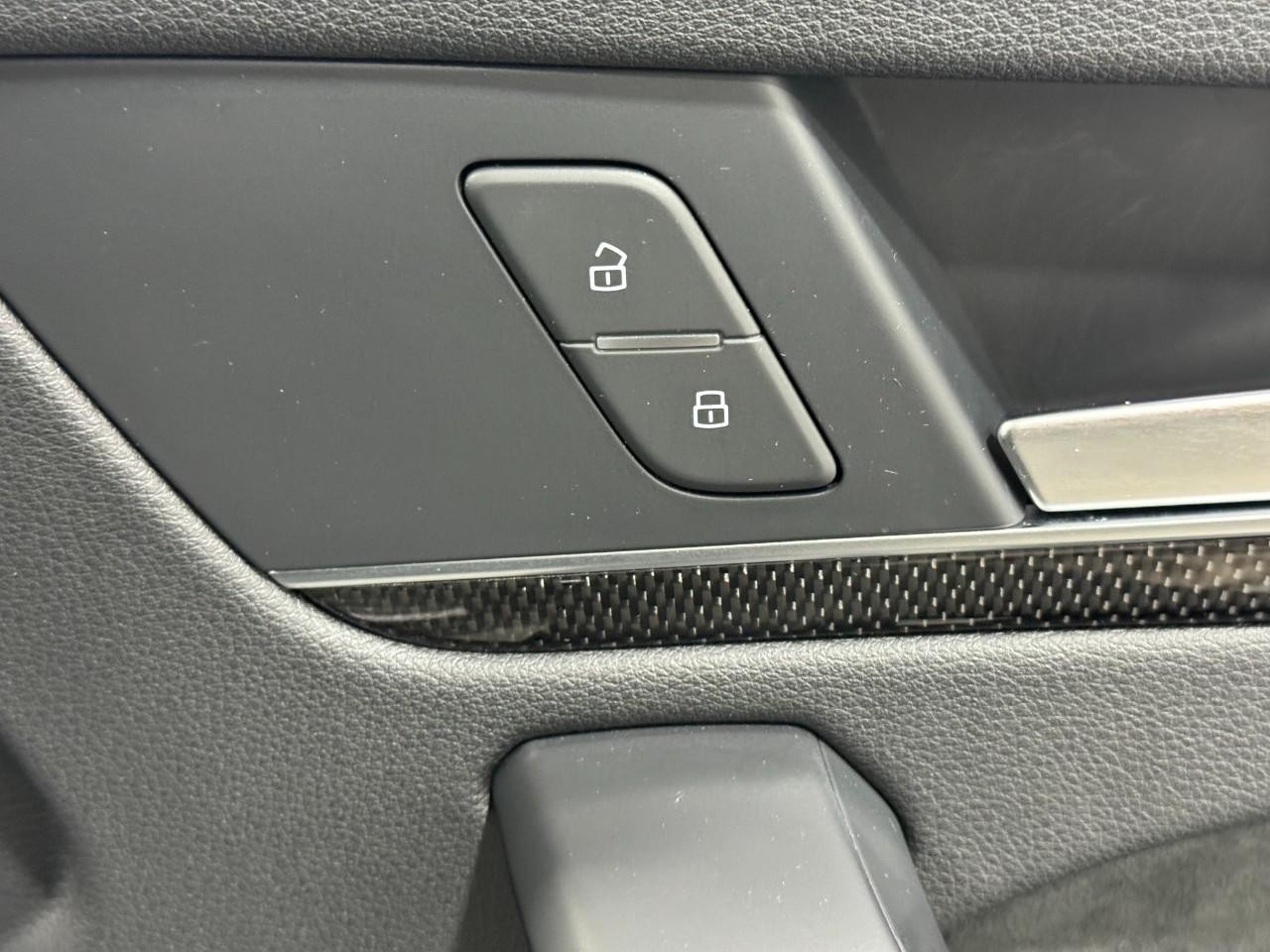 Audi SQ5 Vehicle Full-screen Gallery Image 22