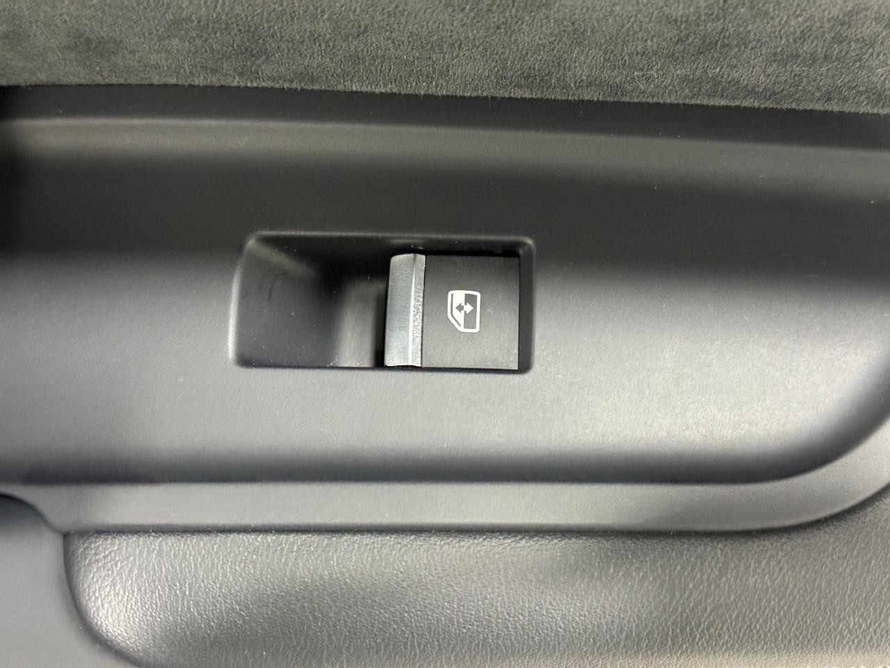 Audi SQ5 Vehicle Full-screen Gallery Image 23