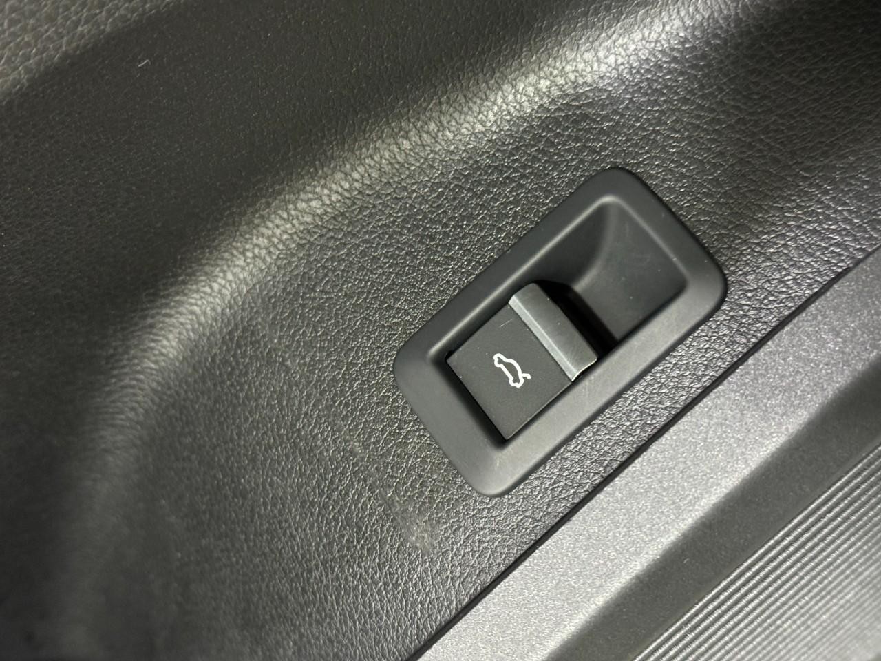 Audi SQ5 Vehicle Full-screen Gallery Image 26