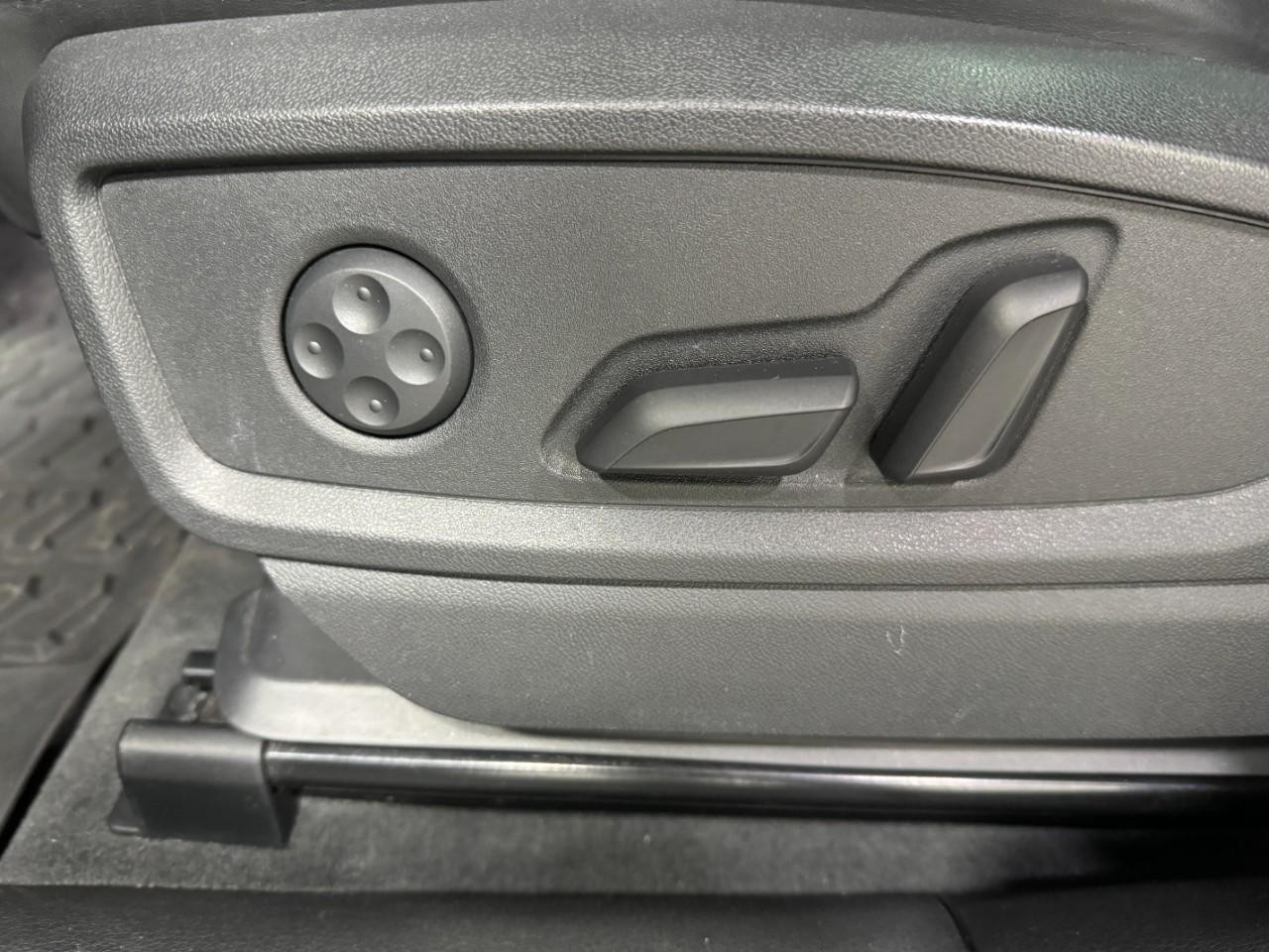 Audi SQ5 Vehicle Full-screen Gallery Image 30