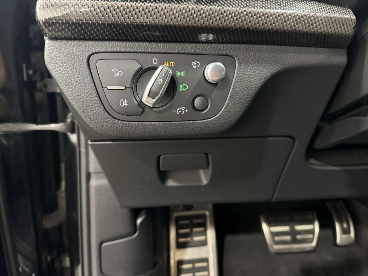 Audi SQ5 Vehicle Full-screen Gallery Image 31